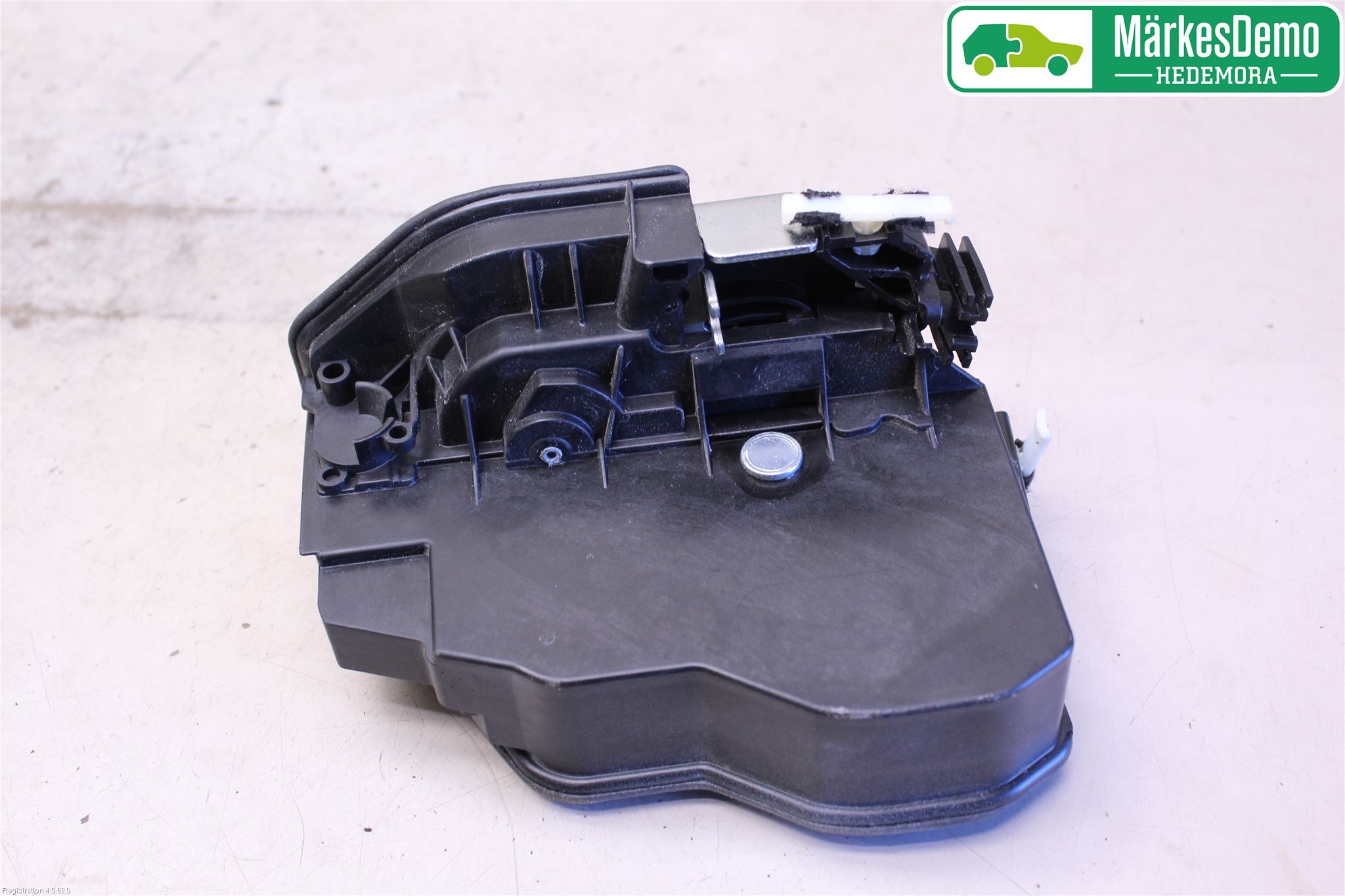 BMW 3 F30/F31/F80 12-19 Dørlås - Låsekasse