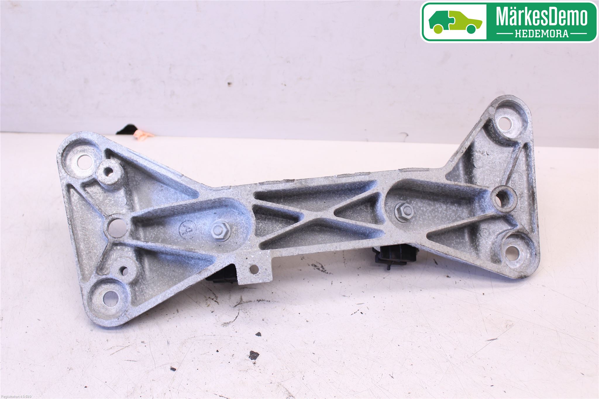 BMW 3 F30/F31/F80 12-19 Gearkasse Bjelke - Travers