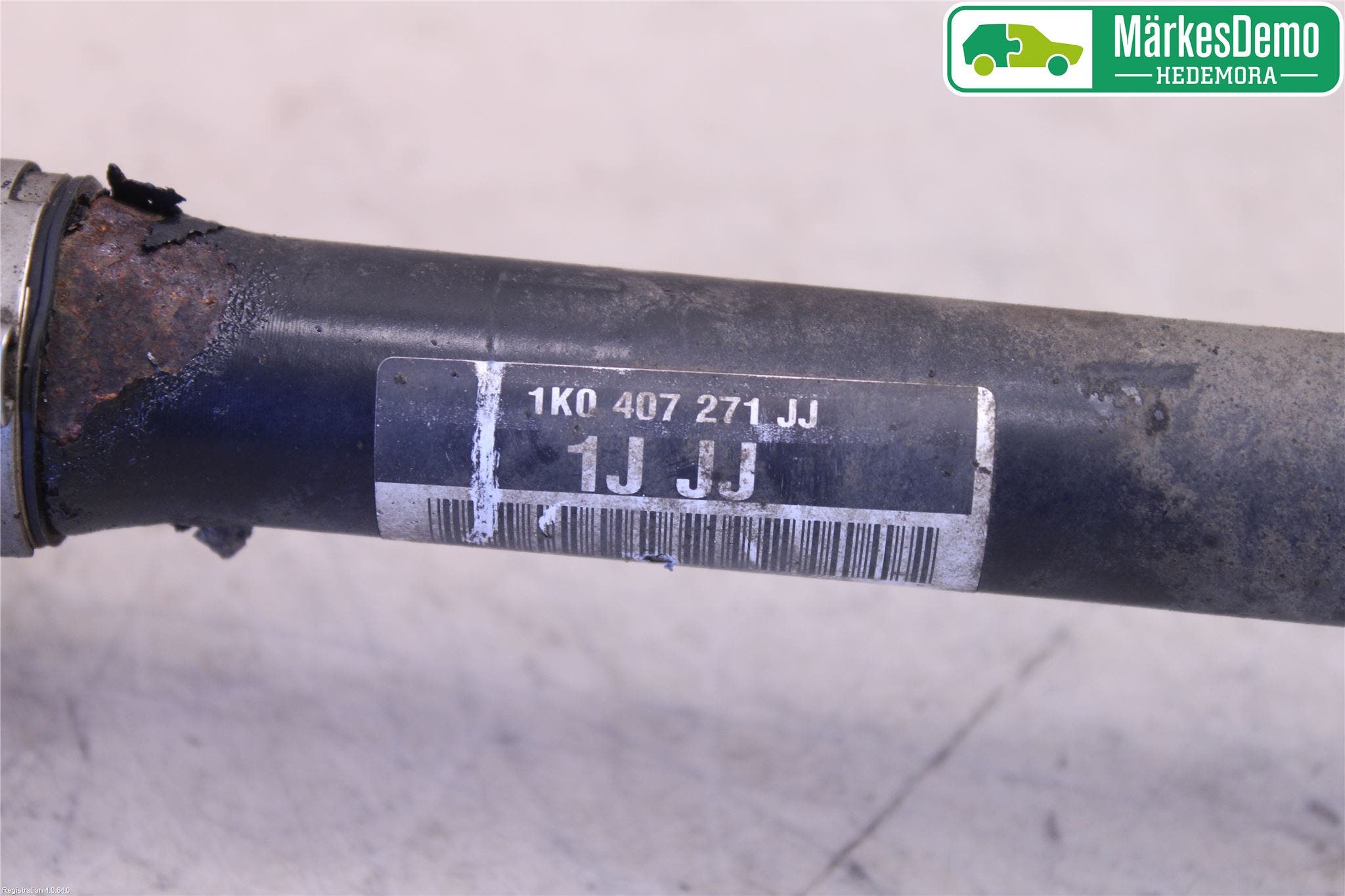 Volkswagen VW TOURAN 10-15 Drivaksel Foran Kompl Venstre