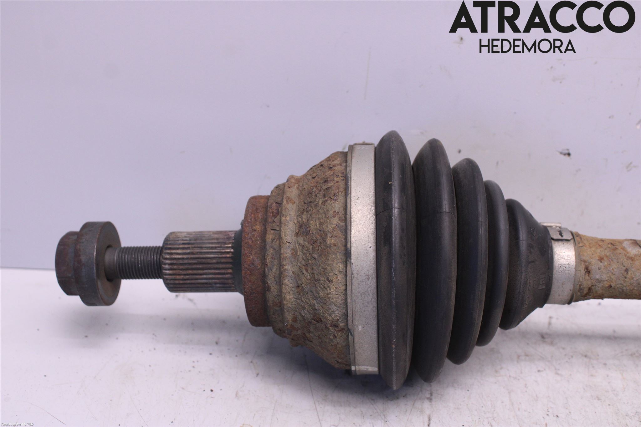 Volkswagen VW GOLF V 04-09 Drivaksel Foran Kompl Venstre