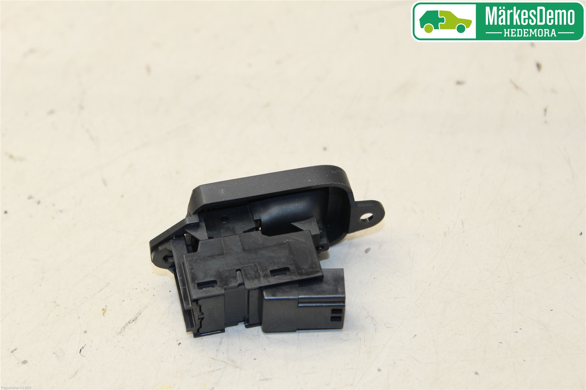 Volvo XC60 14-17 Bryter Vindusheis