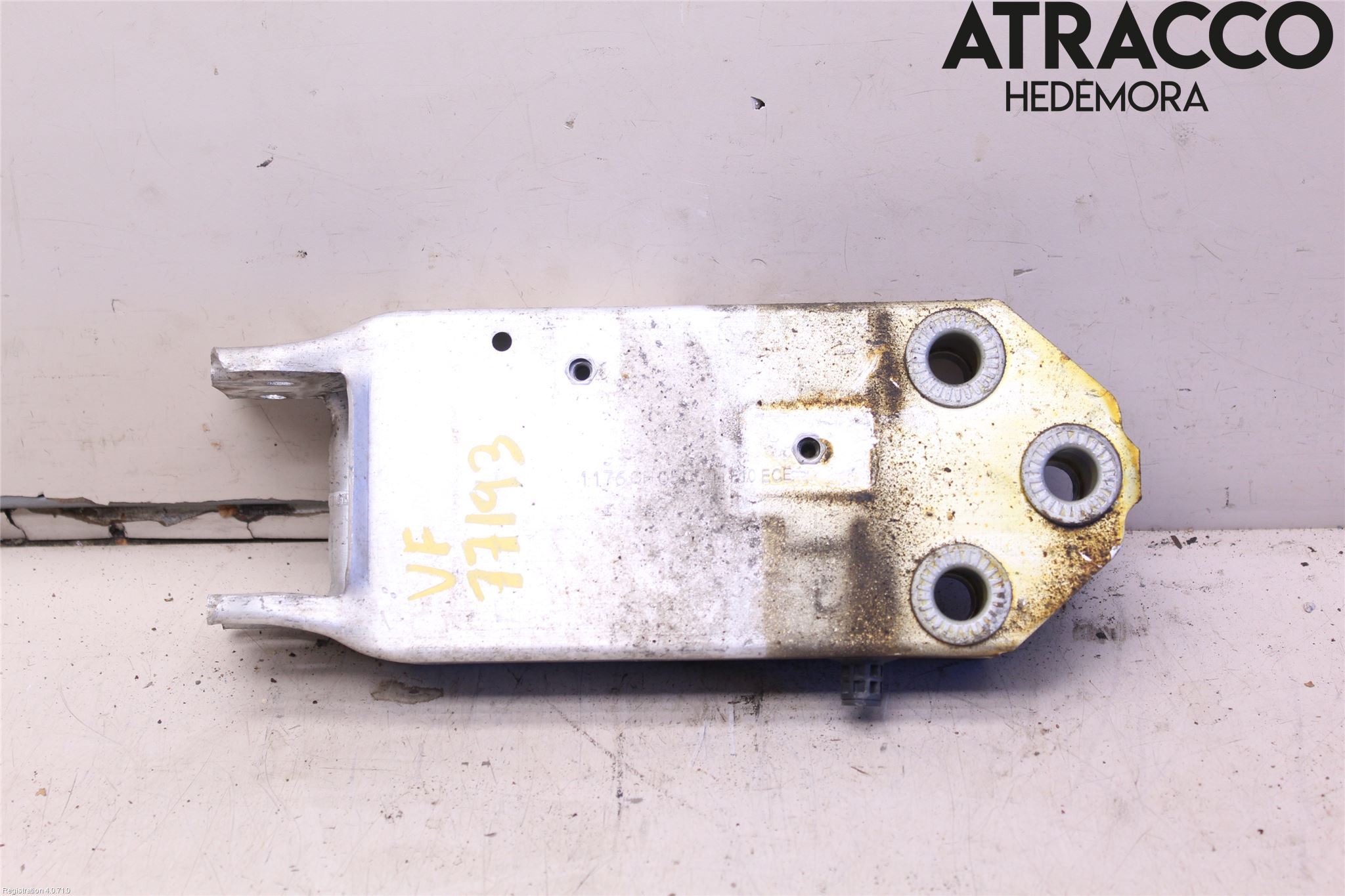 BMW 5 F10/F11/F18 09-17 Støtfanger Foran Feste