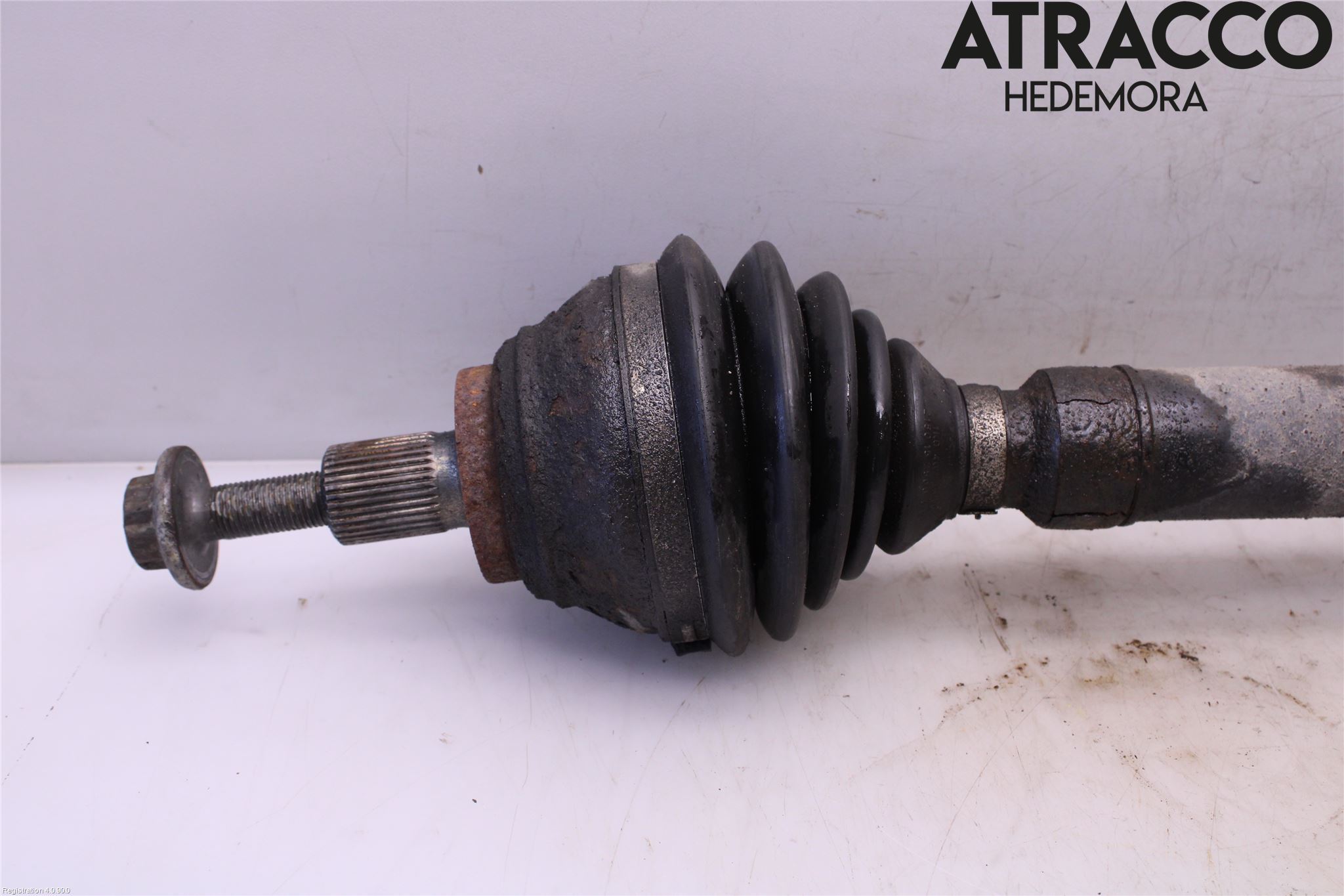Volkswagen VW PASSAT 11-14 Drivaksel Foran Kompl Høyre