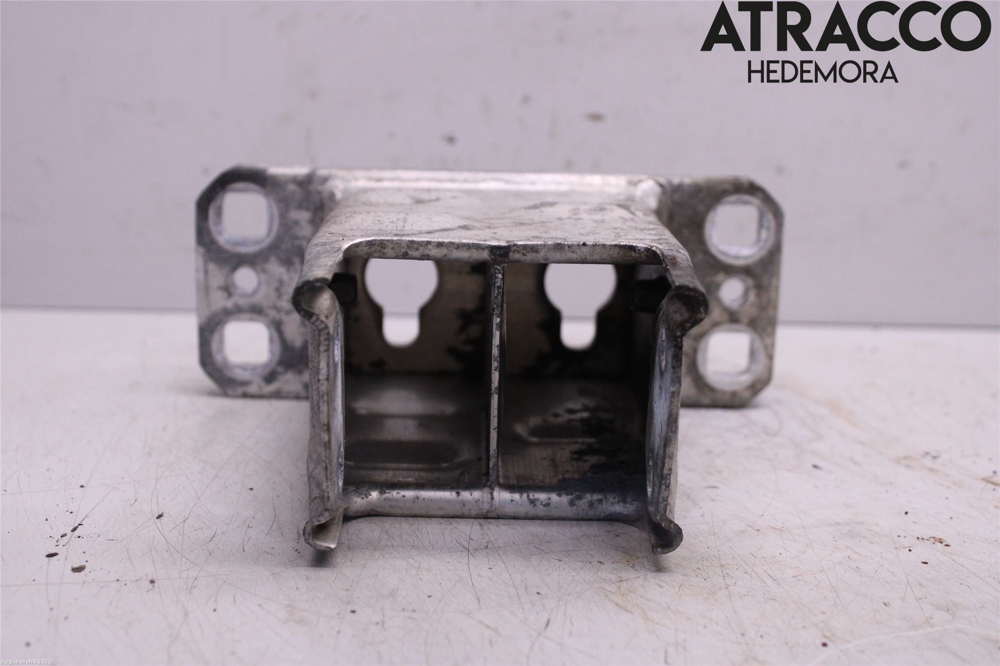 BMW 5 E60/61 Sed/Tou 02-10 Støtfanger Foran Feste