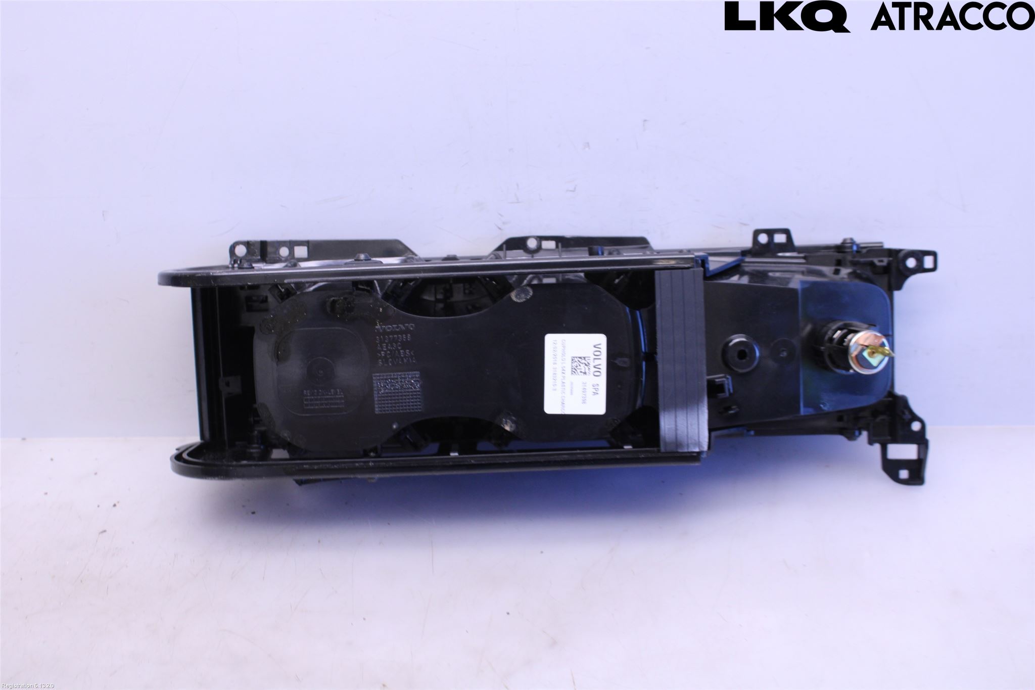 Volvo V90 17->> Innr Koppholder