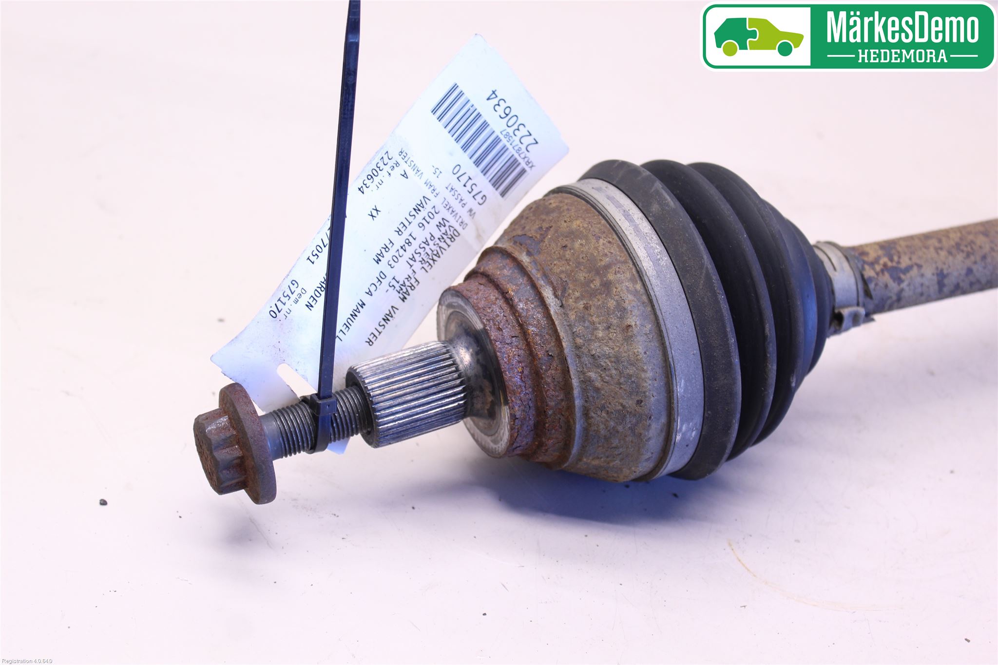 Volkswagen VW PASSAT 15-19 Drivaksel Foran Kompl Venstre