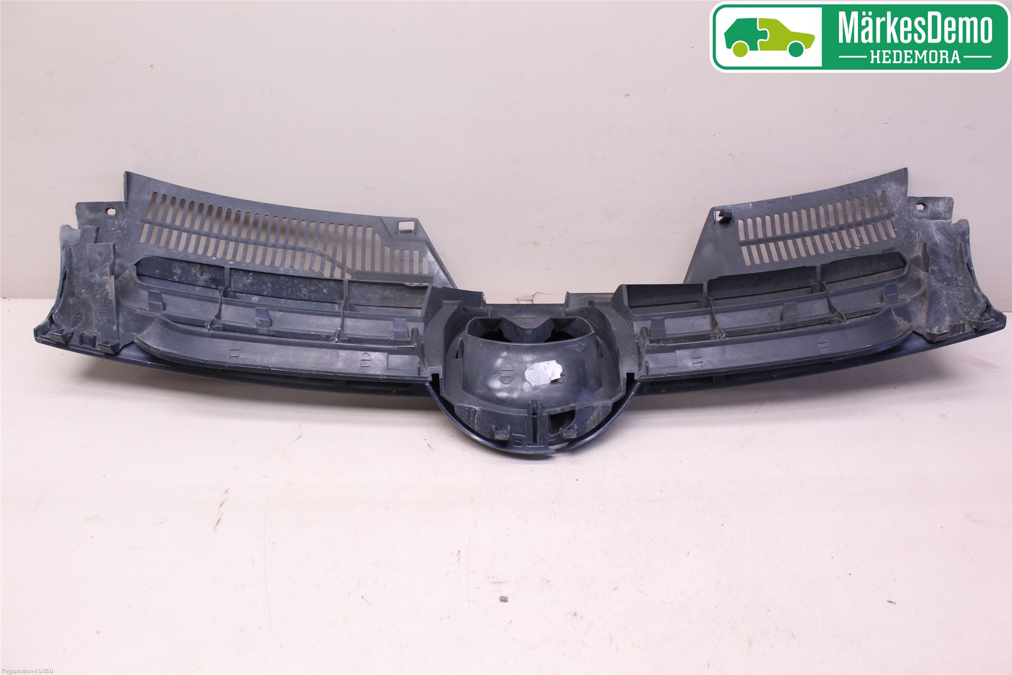 Volkswagen VW GOLF V 04-09 Grill Komplett