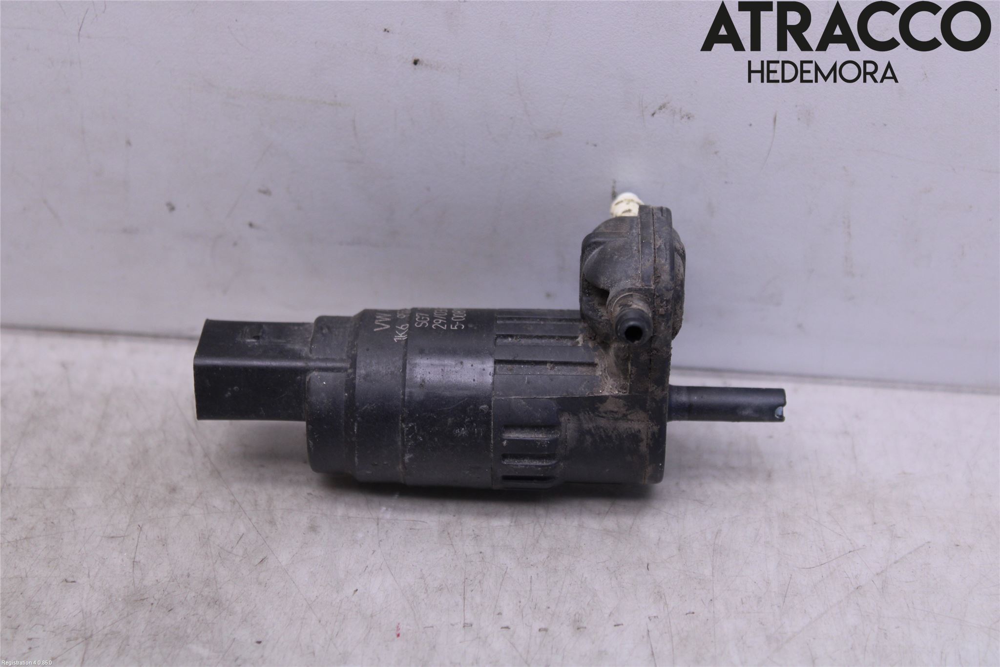Volkswagen VW GOLF V 04-09 Spylerpumpe Frontrute
