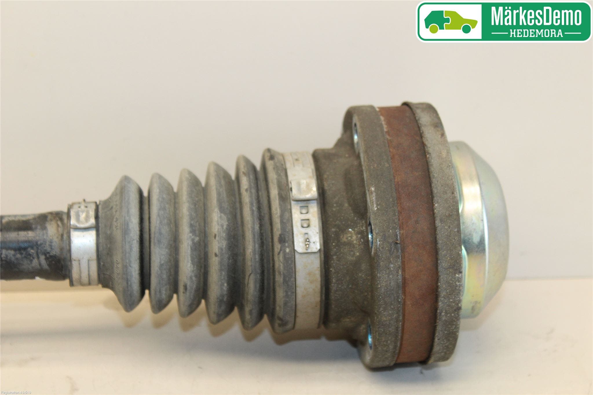 Volkswagen VW GOLF V 04-09 Drivaksel Foran Kompl Venstre