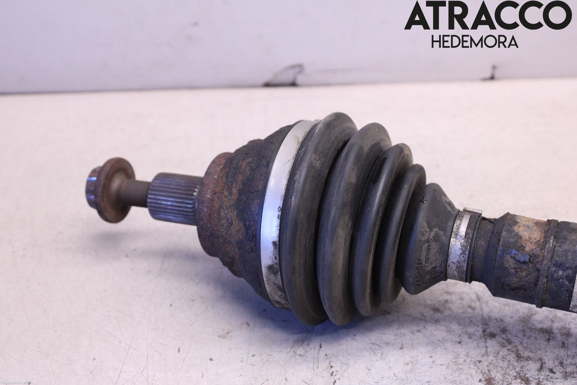 Volkswagen VW PASSAT 05-11 Drivaksel Foran Kompl Høyre