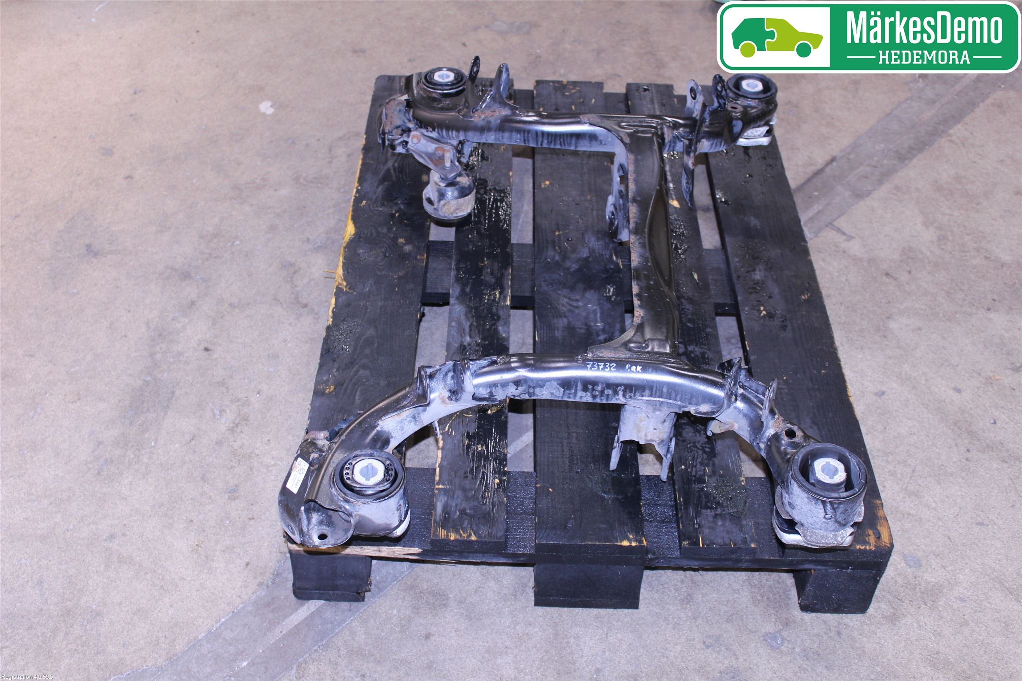 Audi A4/S4 B9 16-19 Bakaksel Feste Travers-Ramme