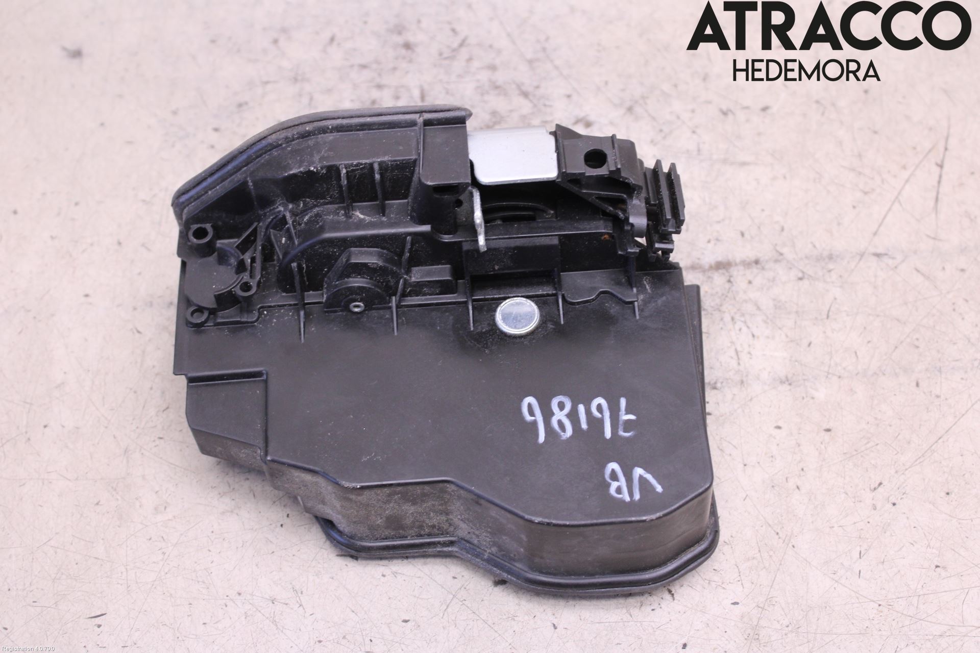 BMW 3 F30/F31/F80 12-19 Dørlås - Låsekasse