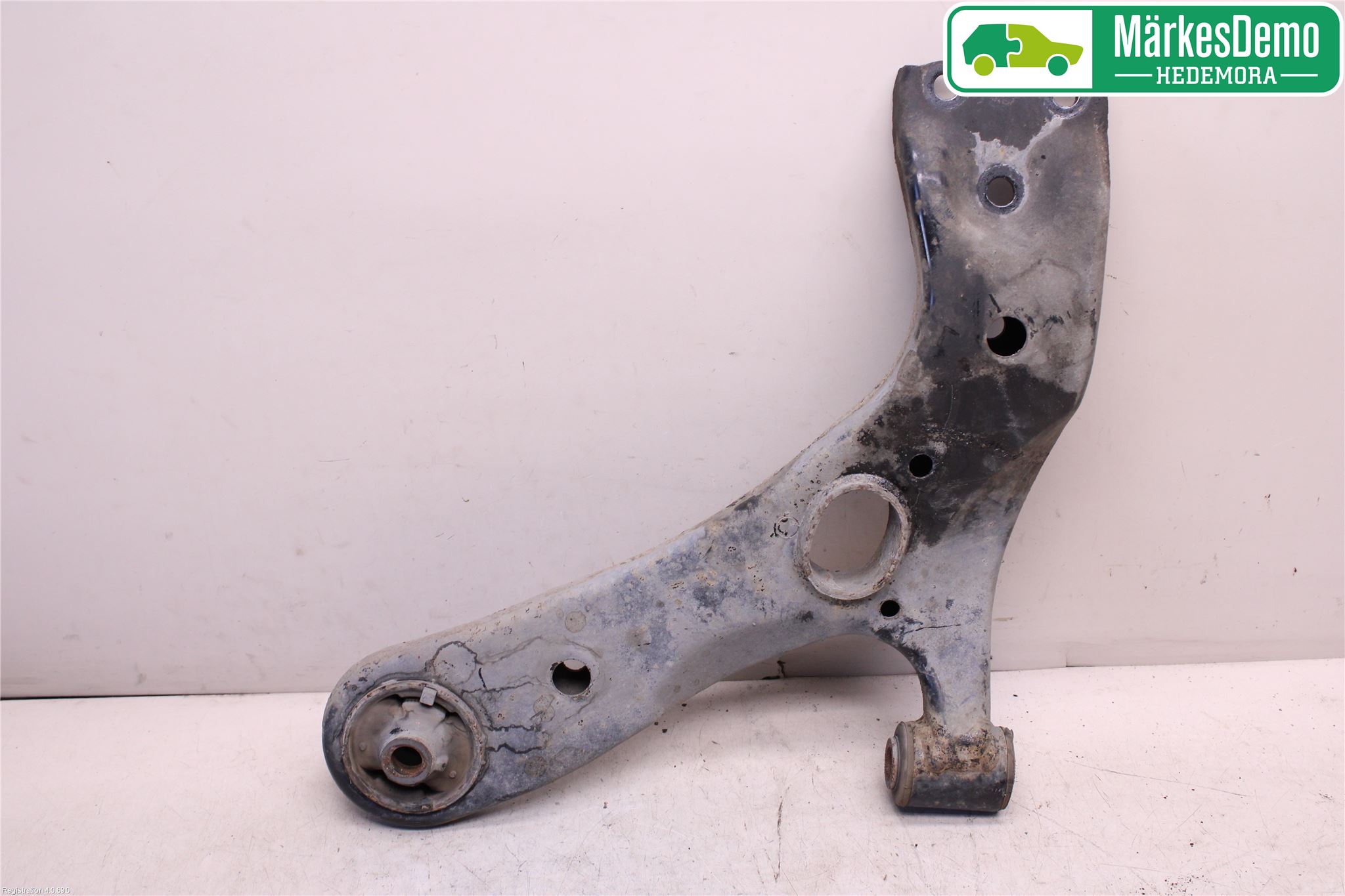 Toyota AVENSIS 16-18 Bærearm Foran Venstre Nedre