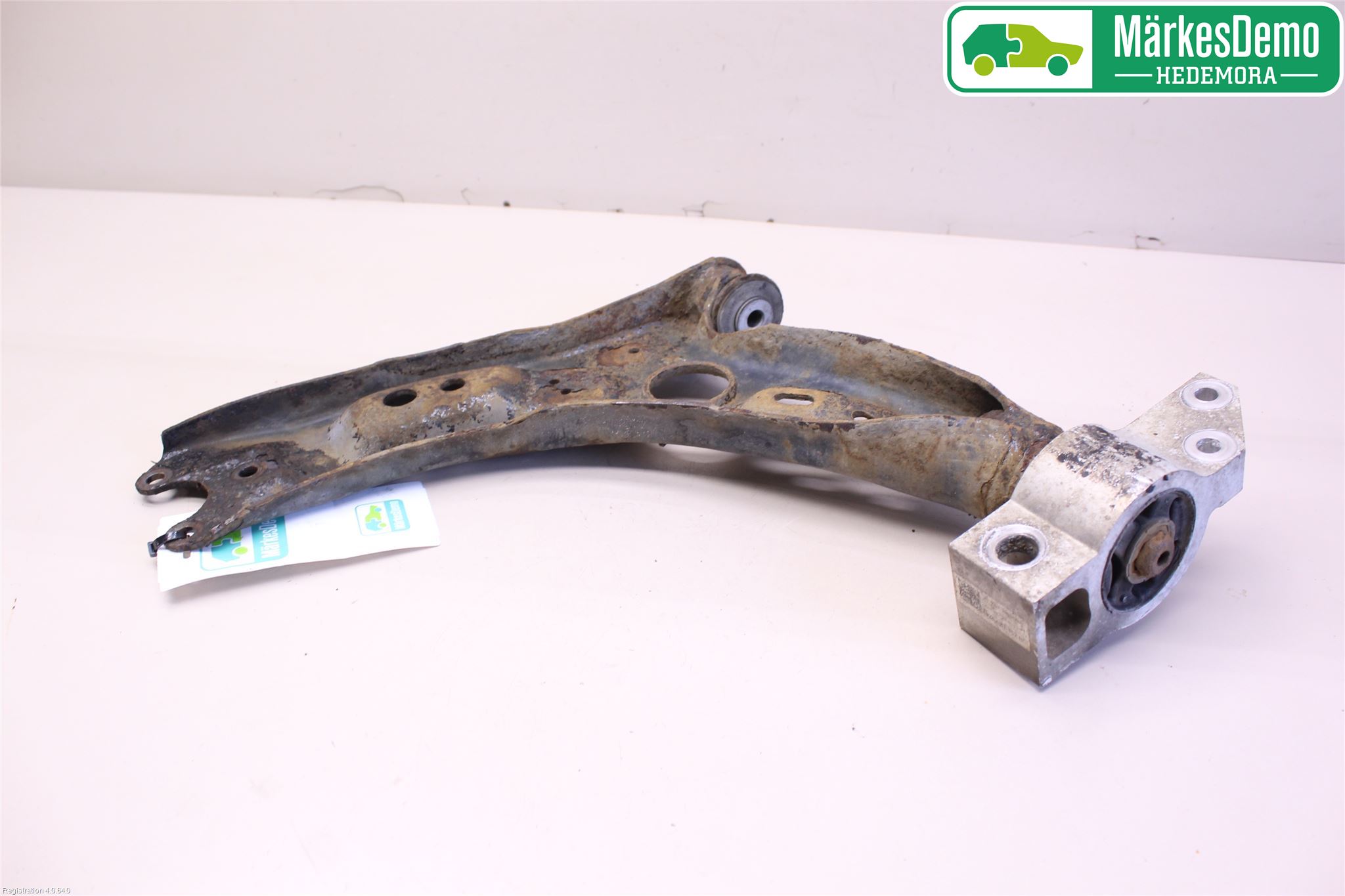 Volkswagen VW GOLF VI 09-13 Bærearm Foran Høyre Nedre