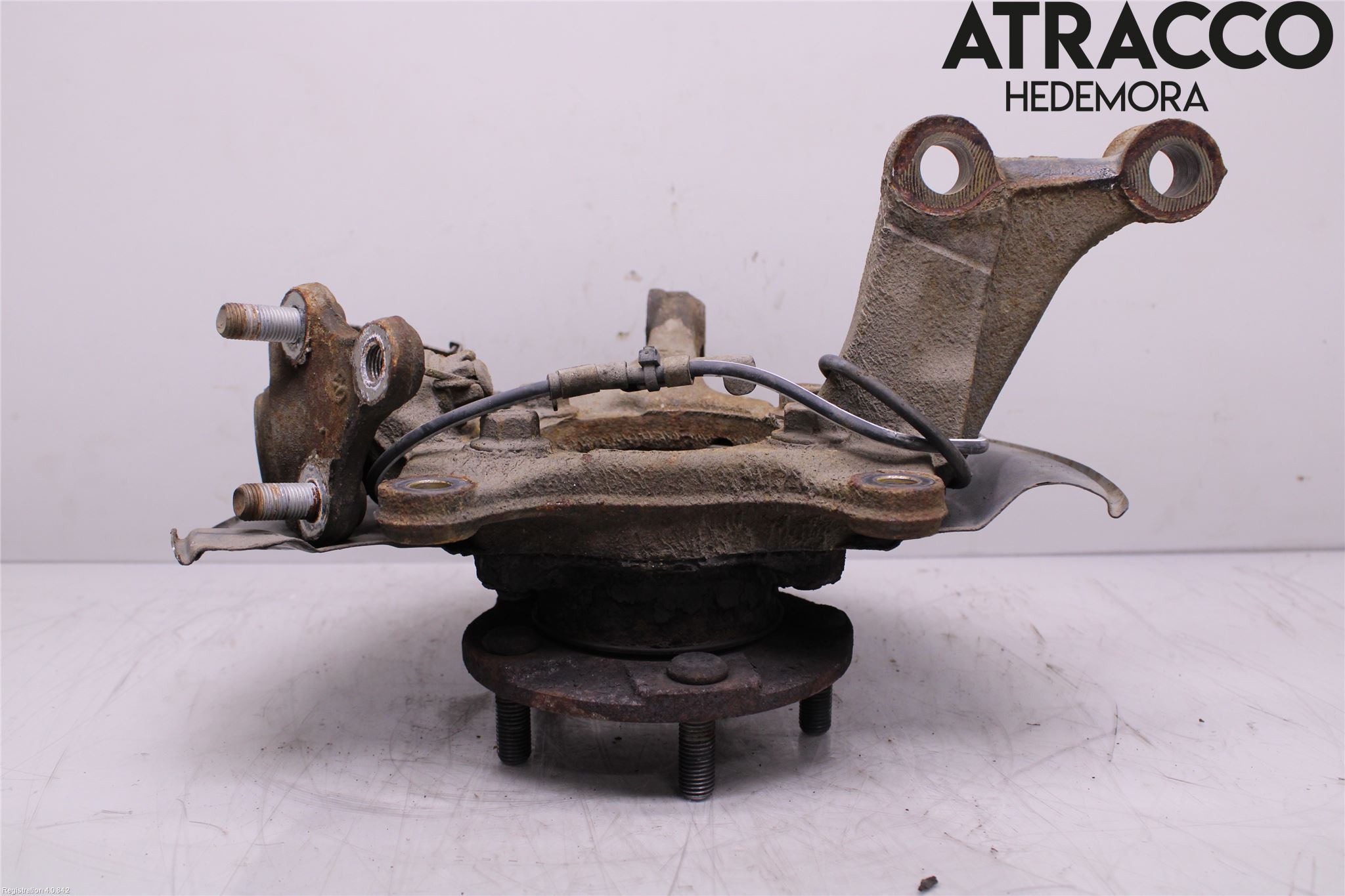 Toyota AURIS 13-19 Spindel Vf
