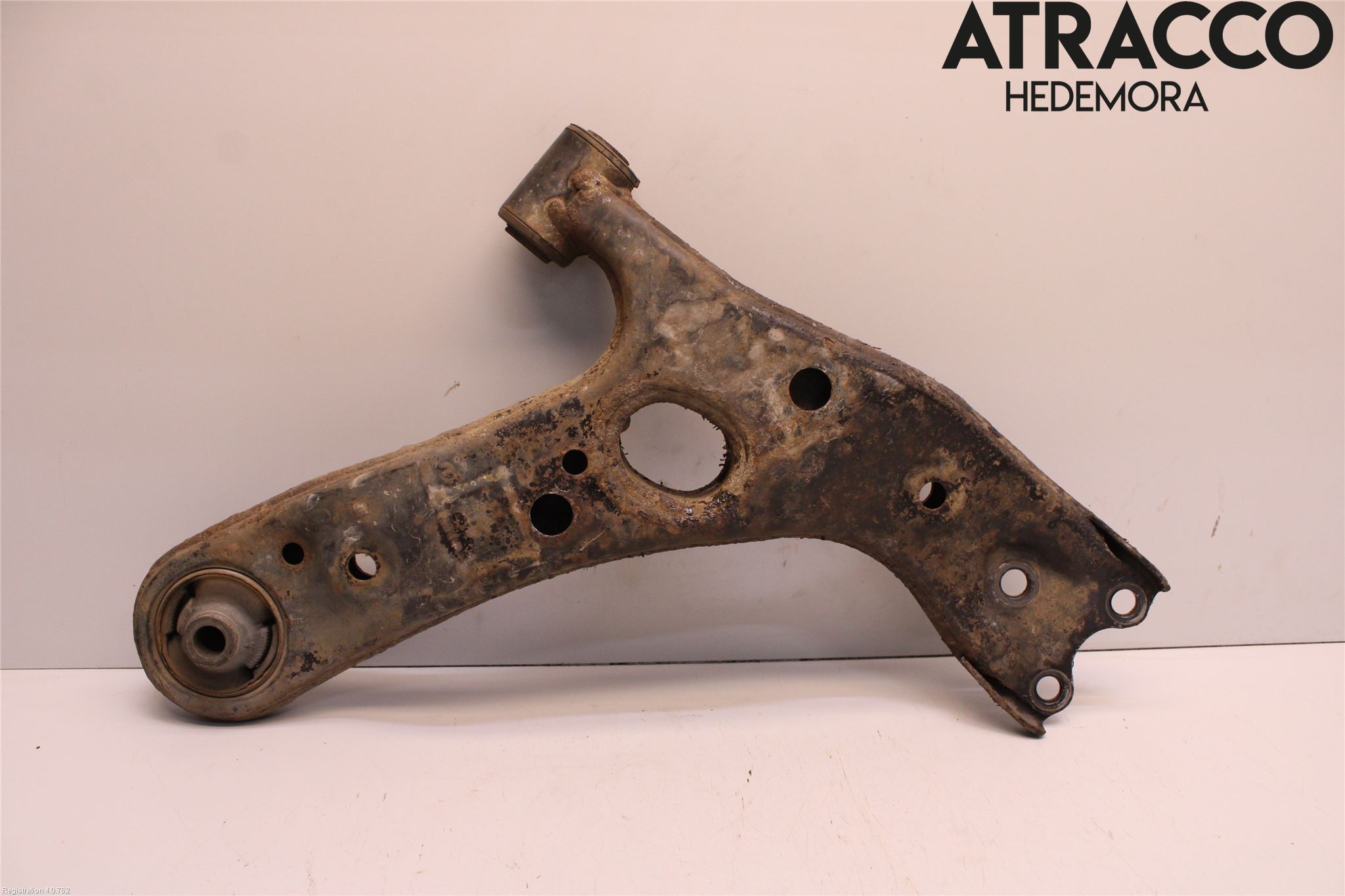 Toyota AVENSIS 09-15 Bærearm Foran Venstre Nedre