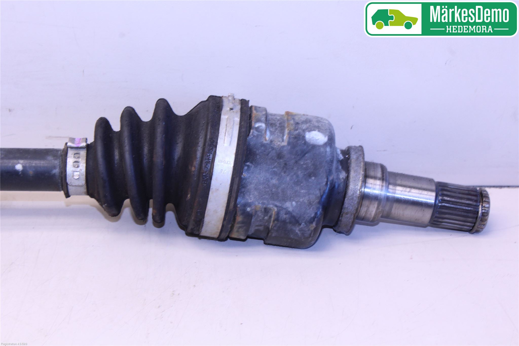 Toyota YARIS XP130 12-14 Drivaksel Foran Kompl Høyre