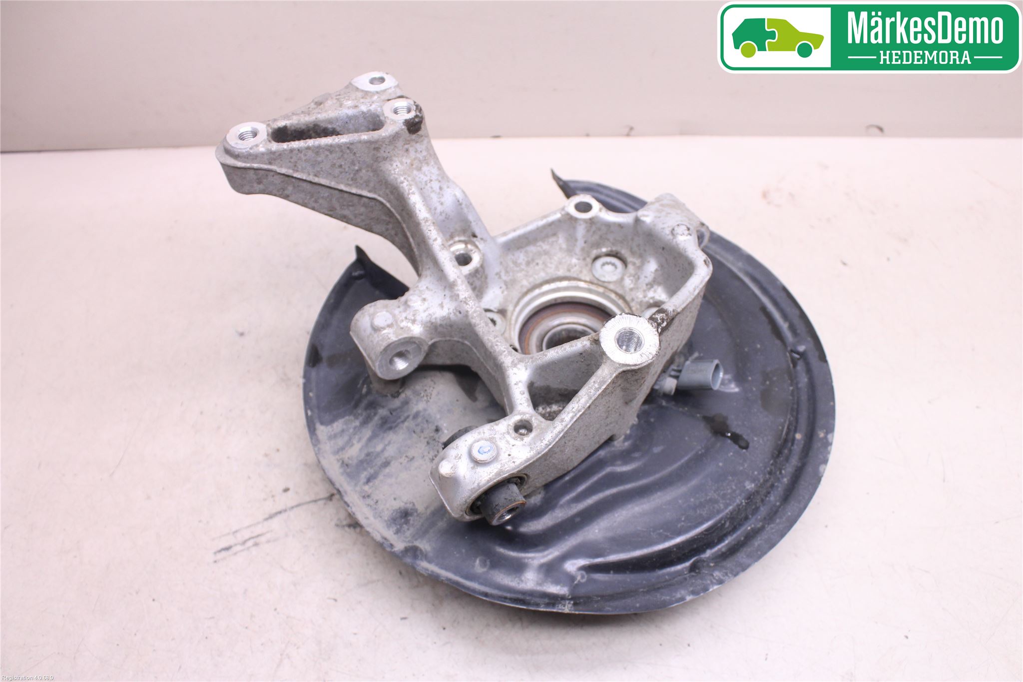 Volkswagen VW PASSAT 11-14 Spindel Hb
