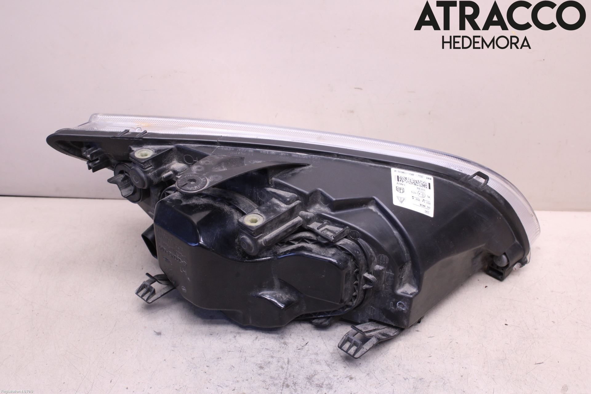 Ford FOCUS     04-07 Frontlykt Venstre