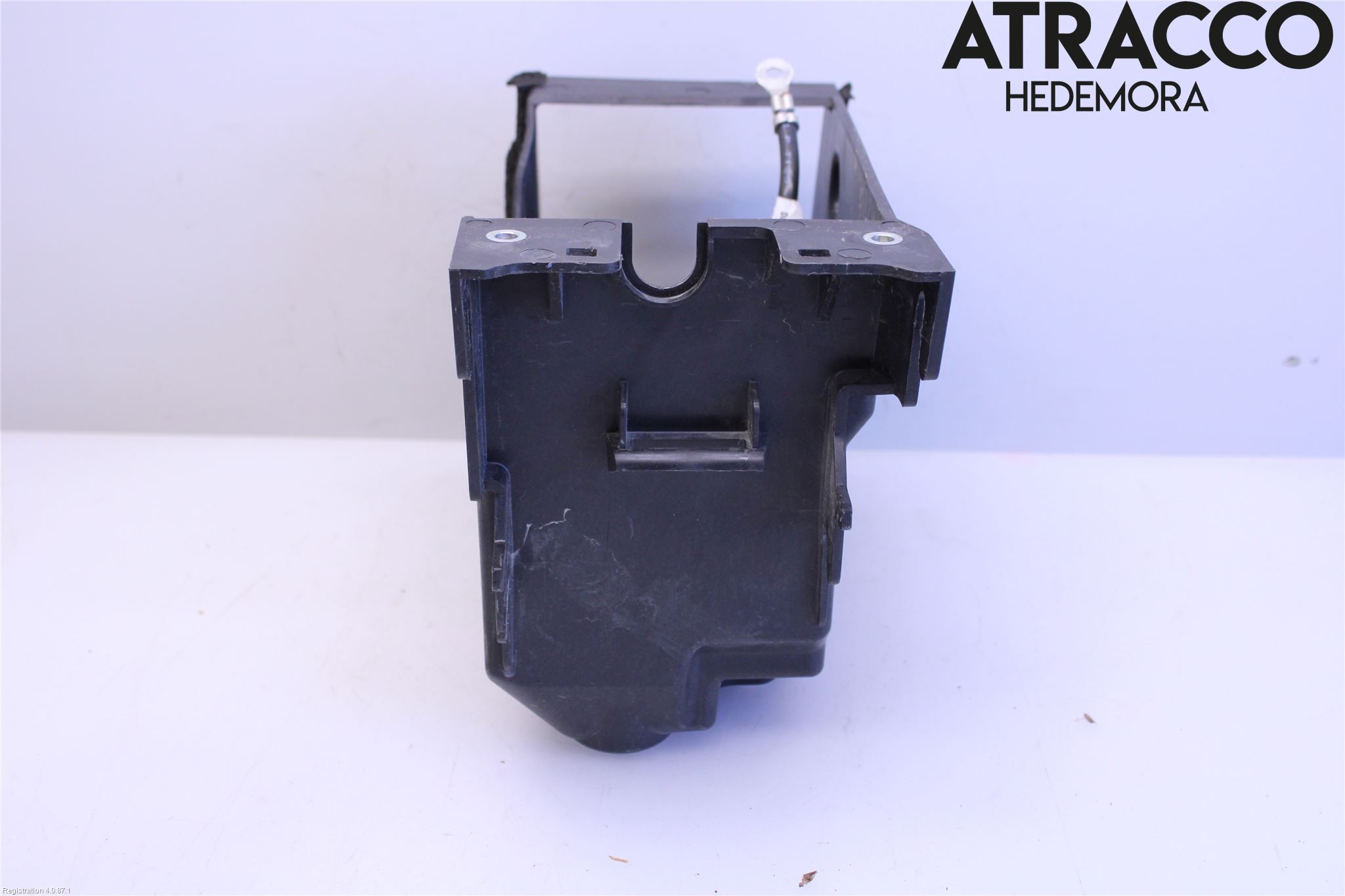Volvo V90 17->> Batterikasse - Feste - Holder