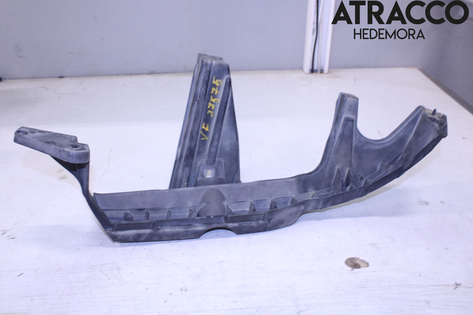 BMW X3 E83     03-10 Frontlykt Ramme V Lyktering