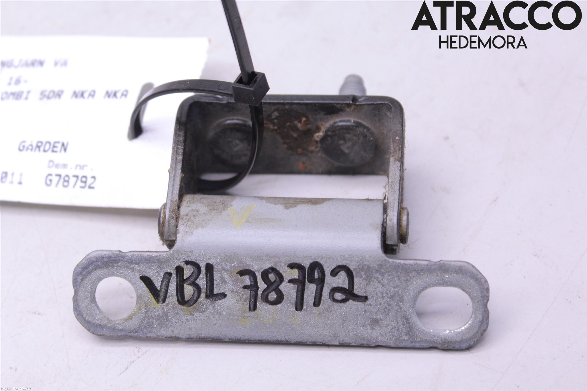 Hyundai i40 16-18 Bakluke Hengsel Venstre