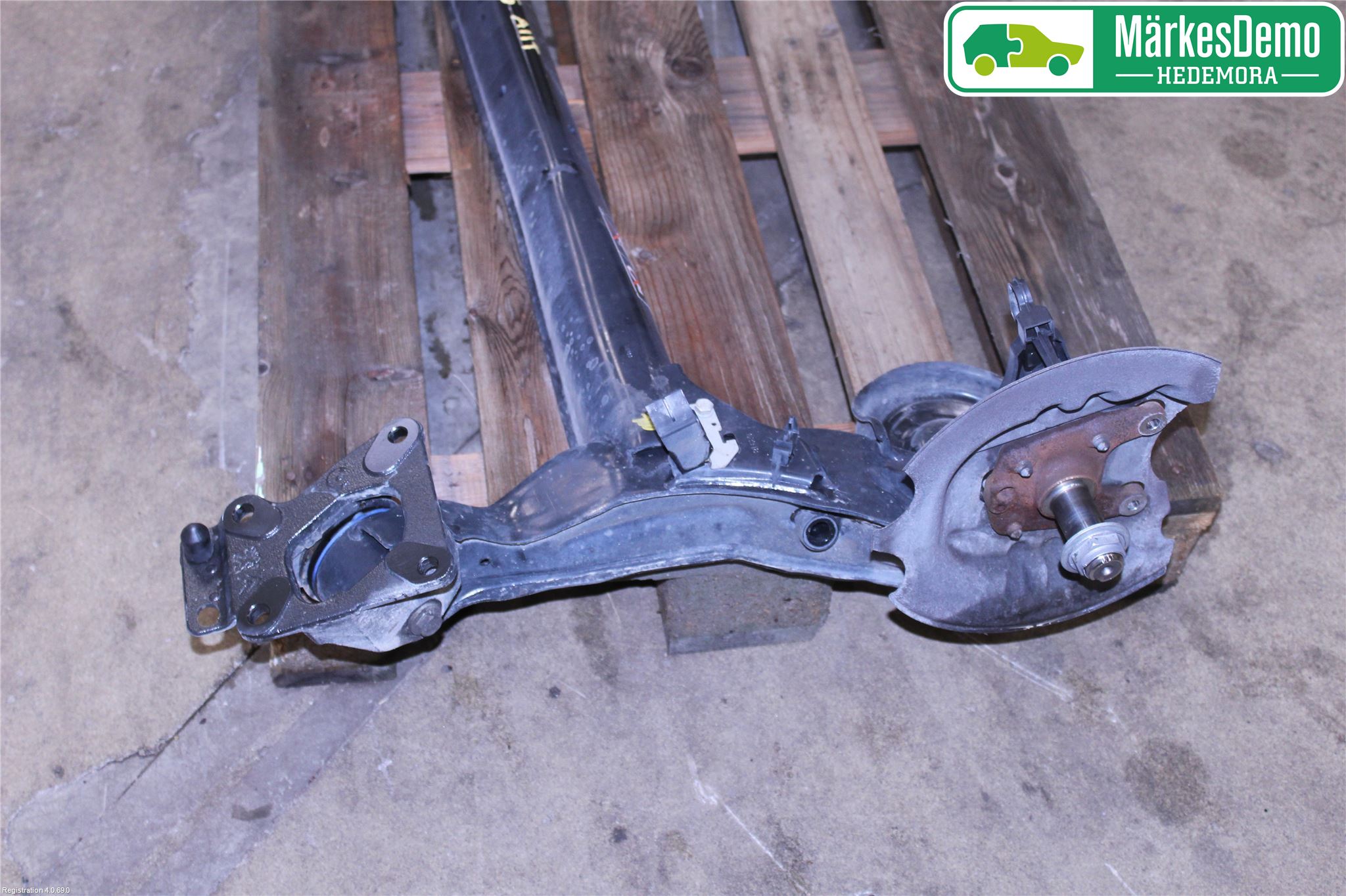 Peugeot PARTNER 16-18 Bakaksel Feste Travers-Ramme