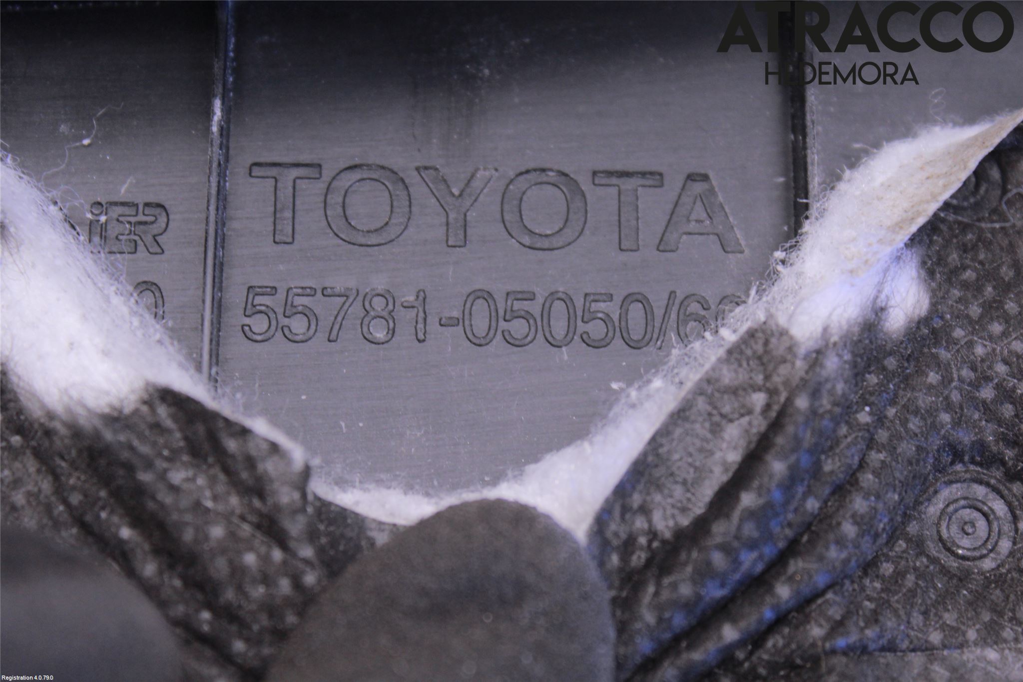 Toyota AVENSIS 03-06 Visker Deksel-Grill-Under Frr