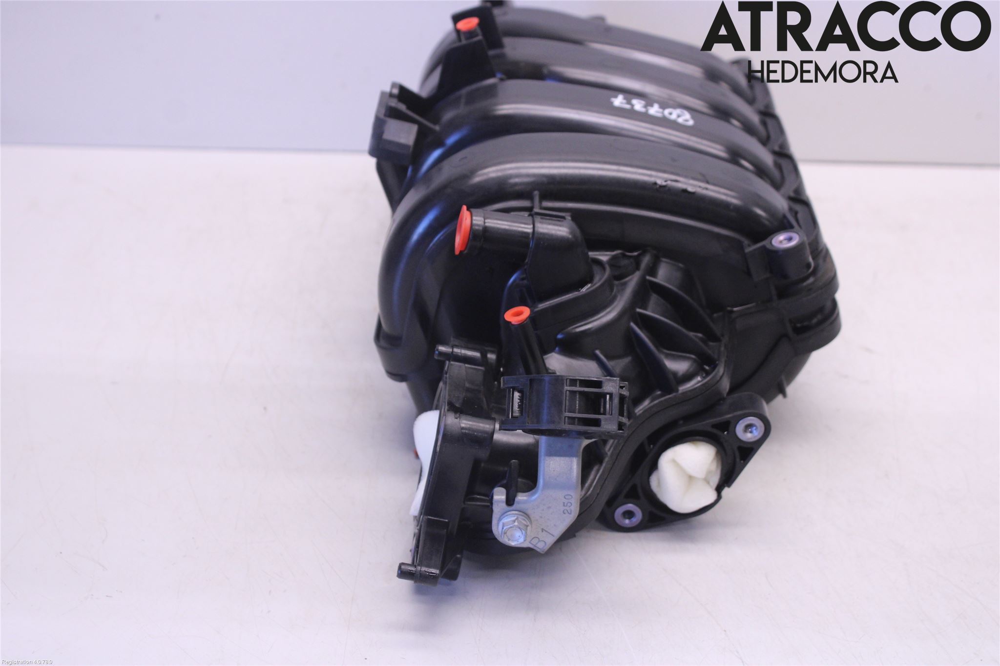 Toyota YARIS XP130 15-20 Innsugningsmanifold