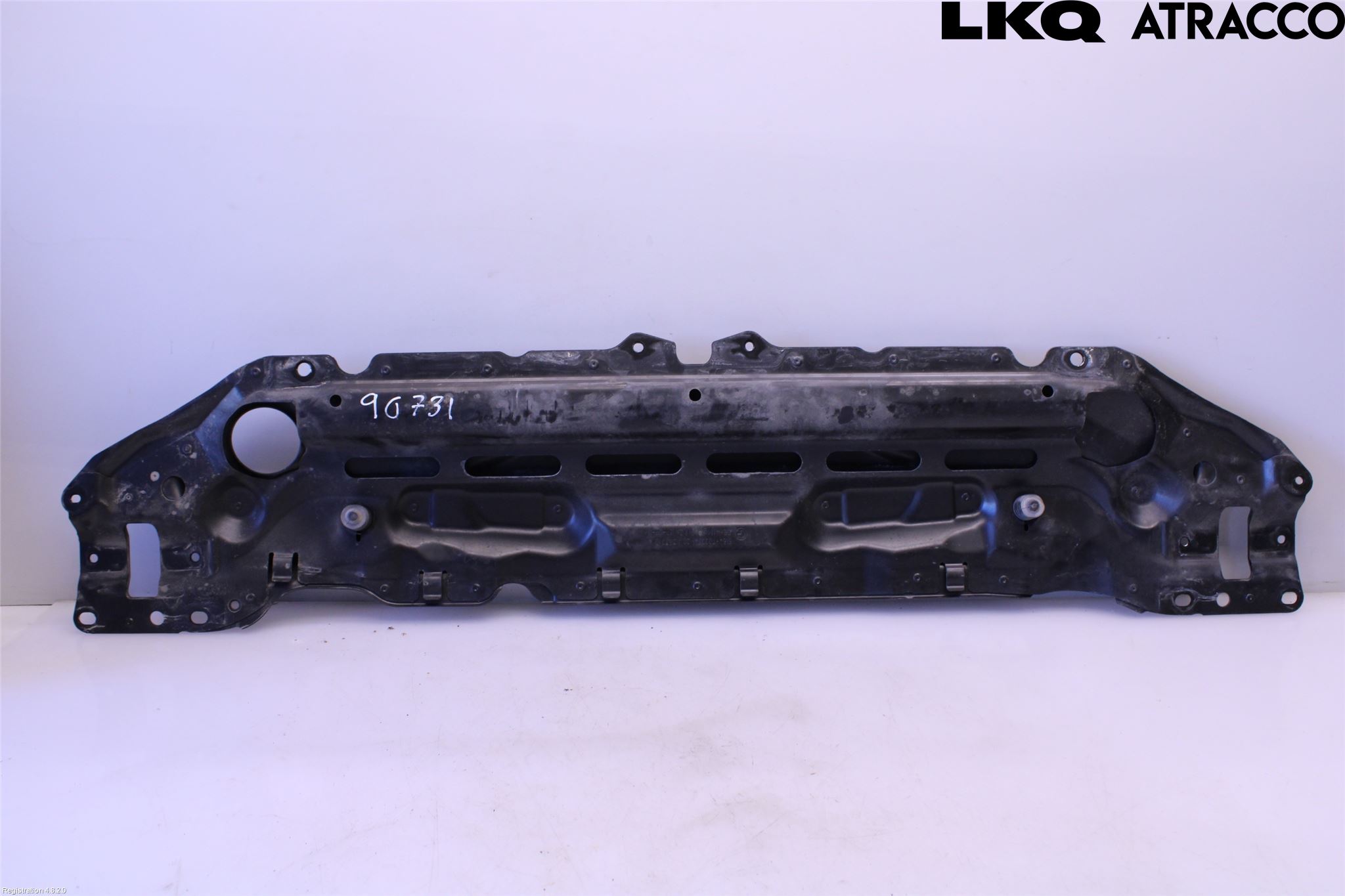 BMW 5 E60/61 Sed/Tou 02-10 Visker Deksel-Grill-Under Frr