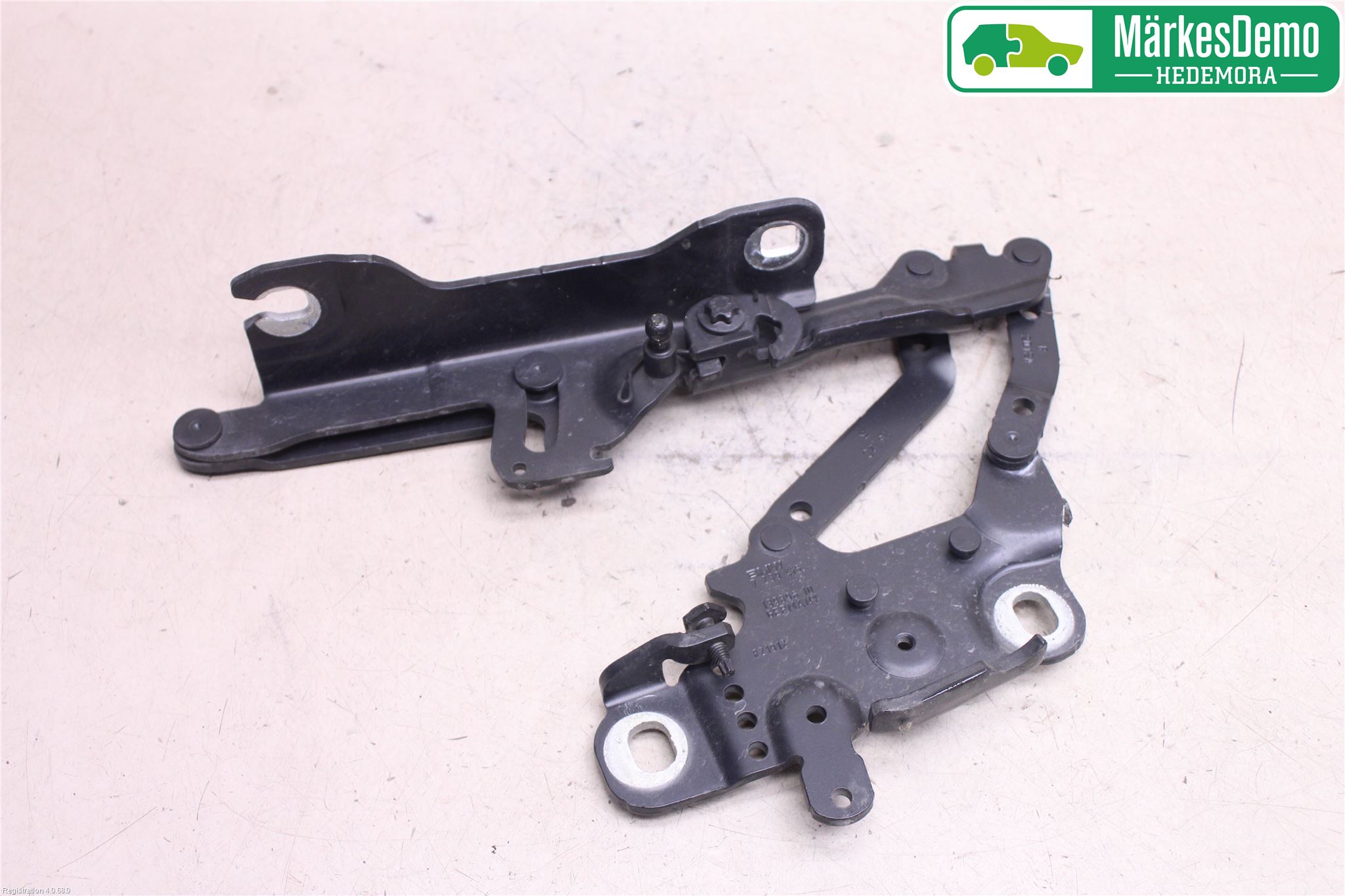 BMW 3 F30/F31/F80 12-19 Panser Hengsel - Hengsler