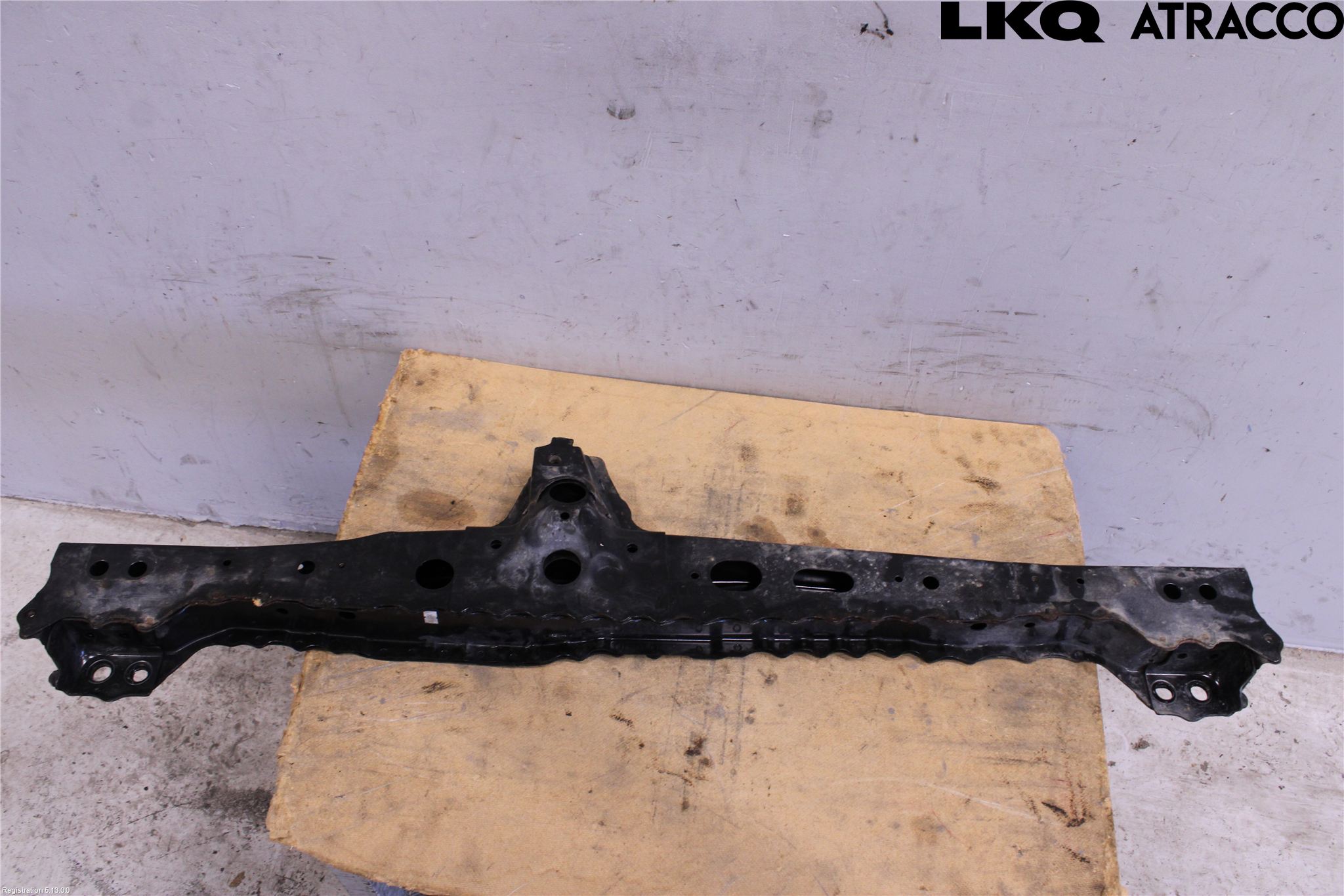 Toyota AURIS 13-19 Frontplate Nedre