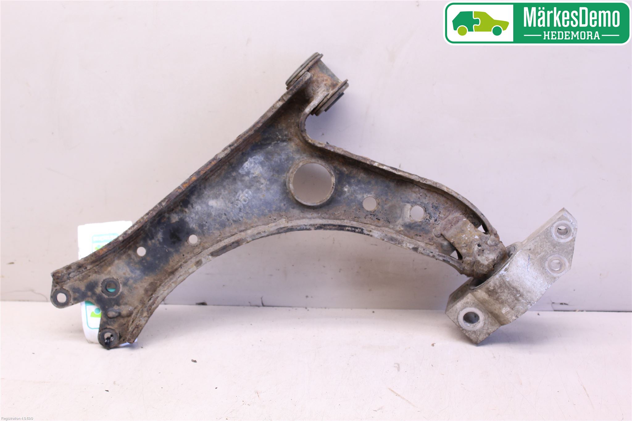 Volkswagen VW GOLF V 04-09 Bærearm Foran Høyre Nedre