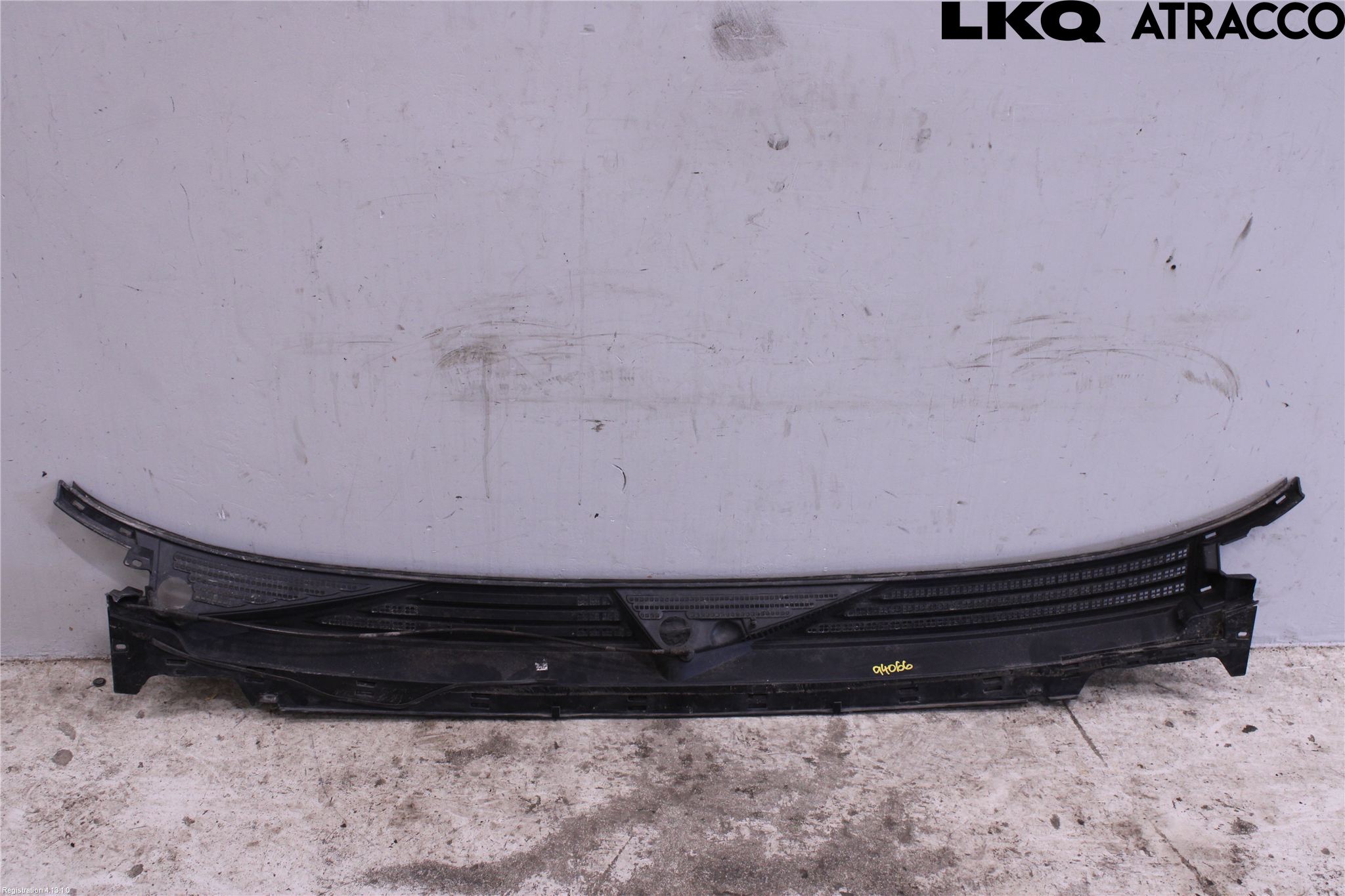 Chevrolet SUBURBAN Visker Deksel-Grill-Under Frr