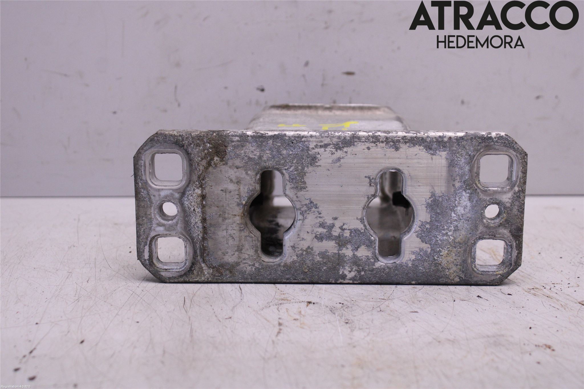 BMW 5 E60/61 Sed/Tou 02-10 Støtfanger Foran Feste