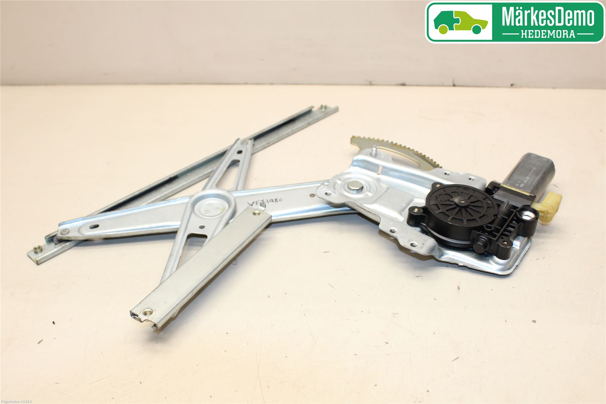 Toyota YARIS P1 03-05 Vindusheis El Komp
