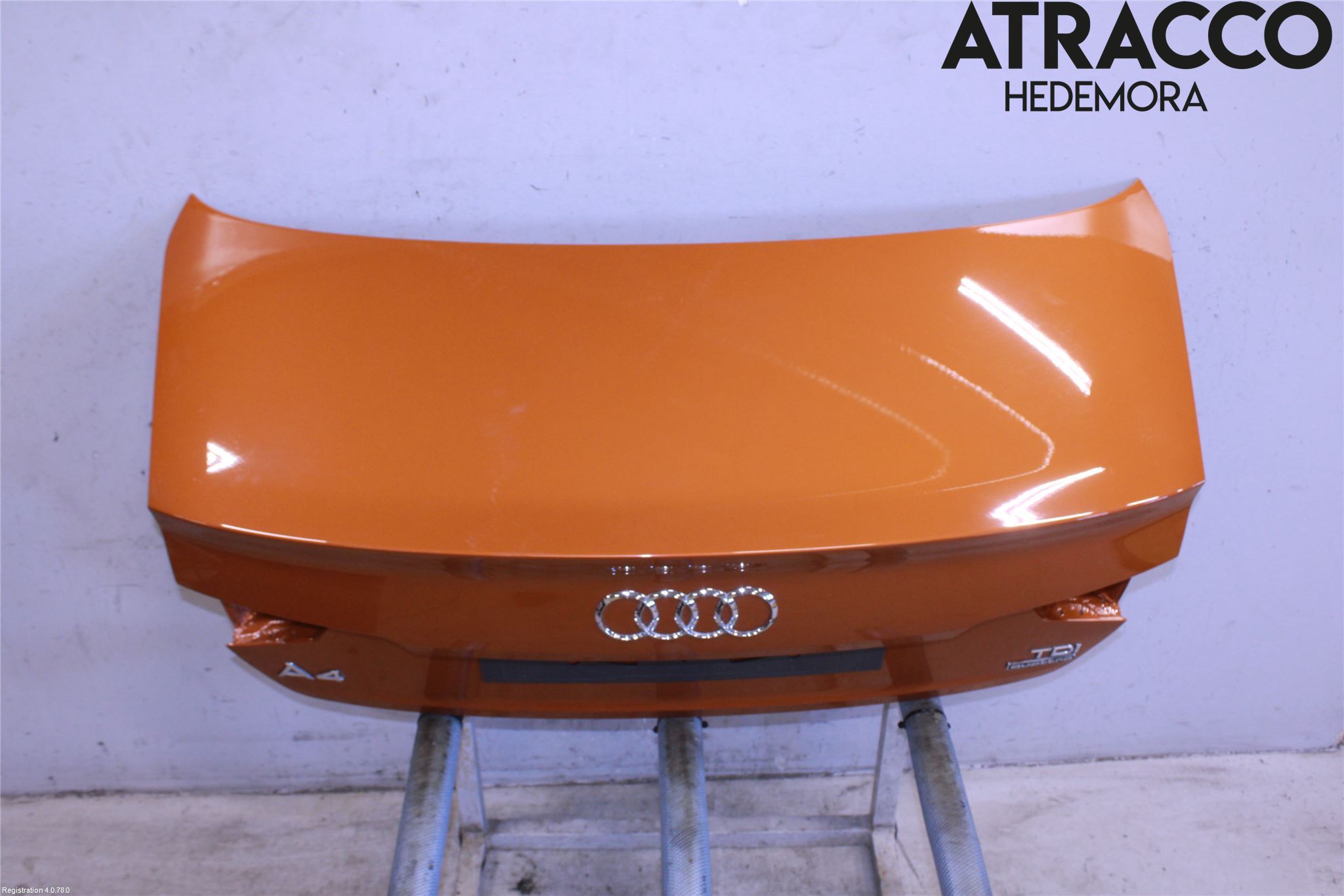 Audi A4/S4 B9 16-19 Bakluke Koffertlokk