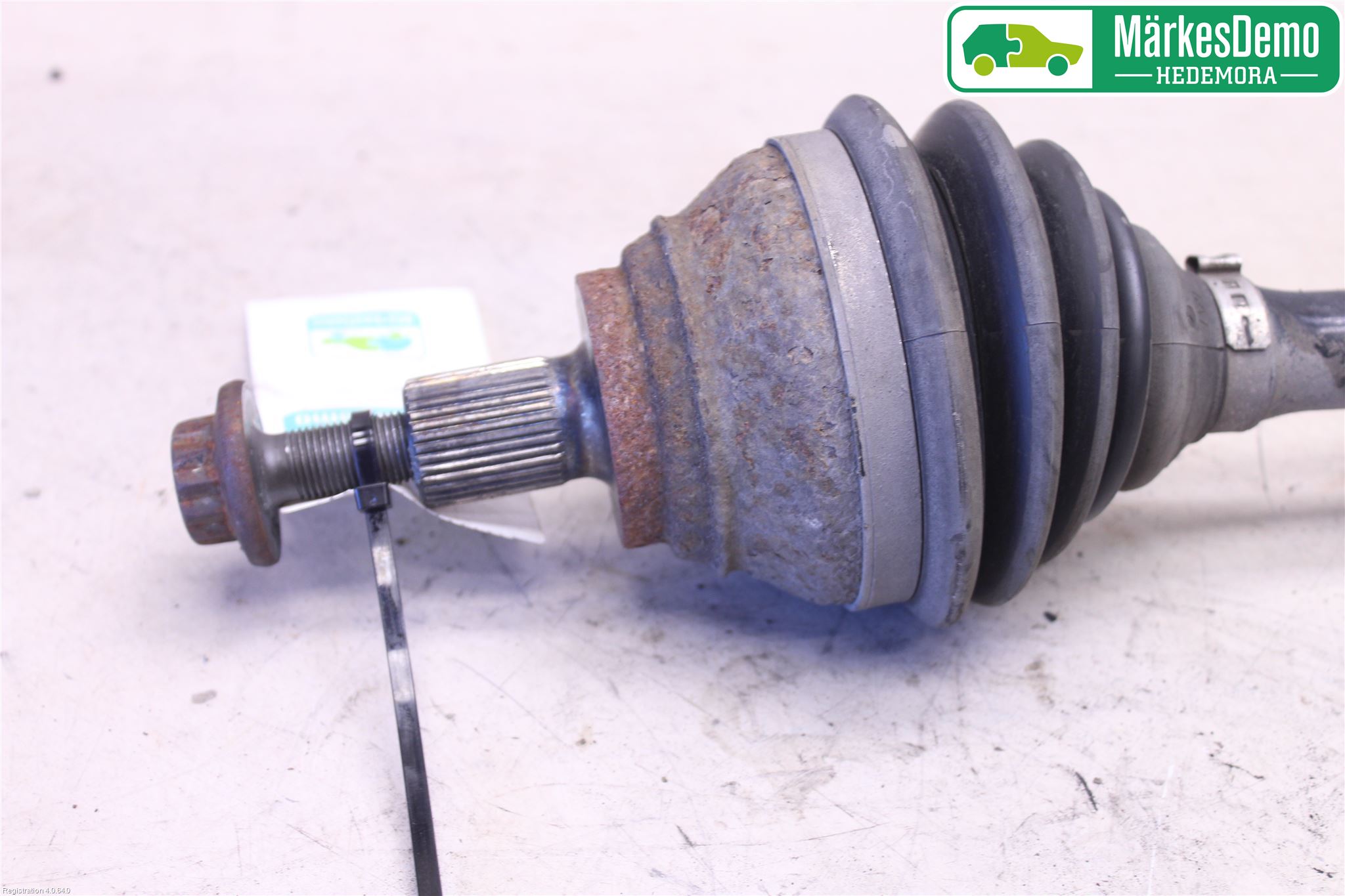 Volkswagen VW PASSAT 11-14 Drivaksel Foran Kompl Venstre