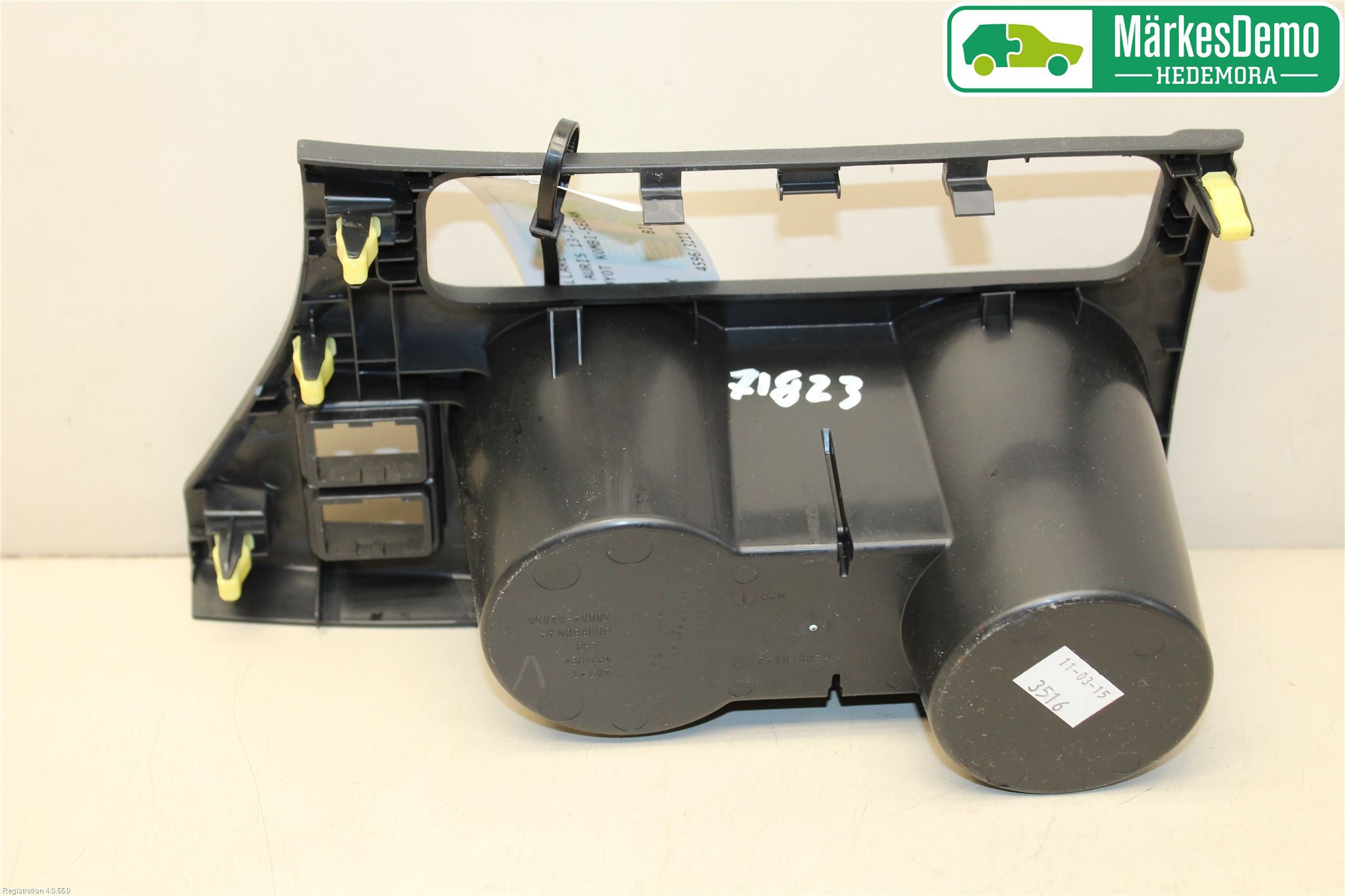 Toyota AURIS 13-19 Innr Koppholder