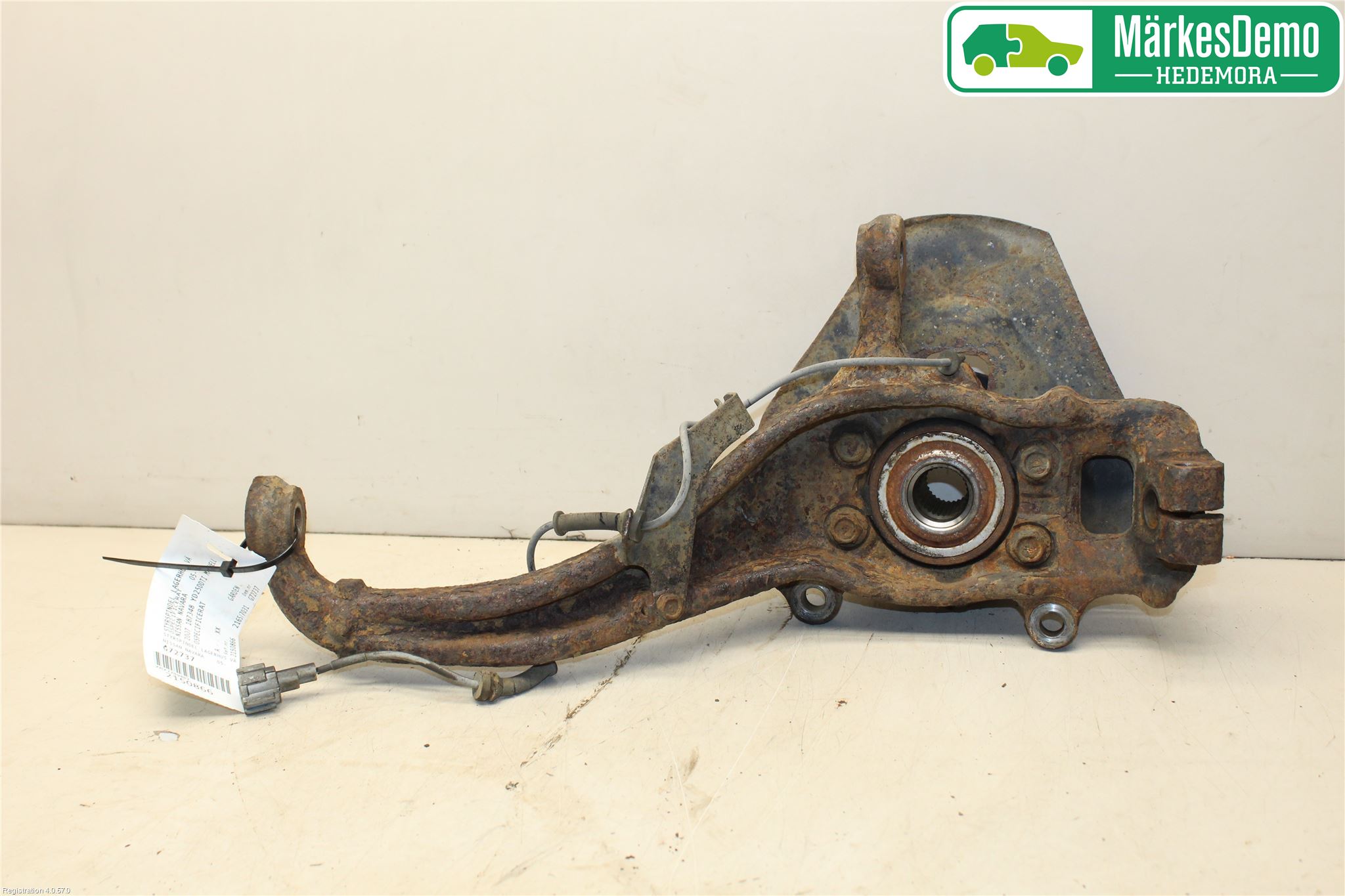Nissan NAVARA 05-16 Spindel Vf