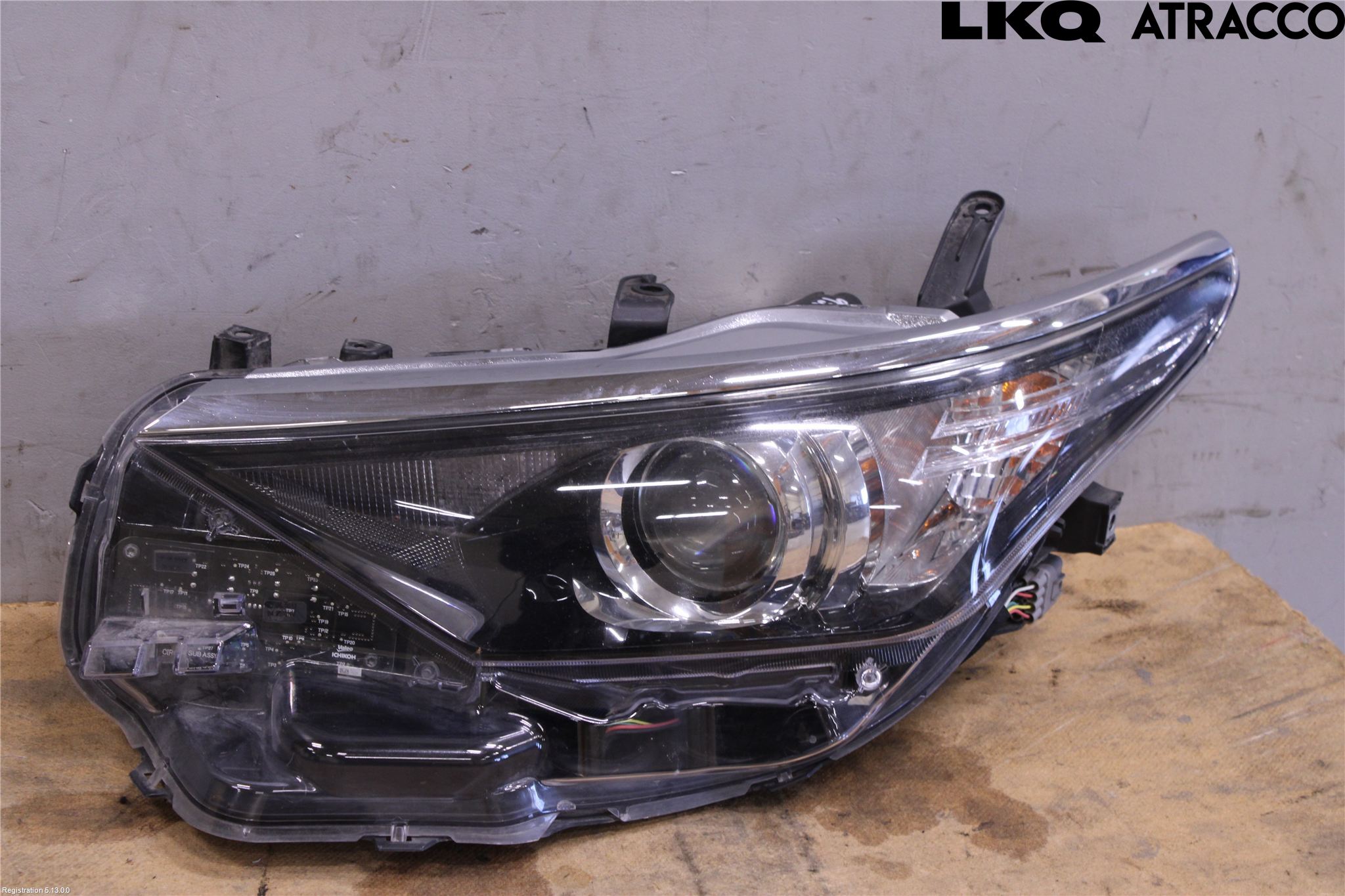 Toyota AURIS 13-19 Frontlykt Venstre
