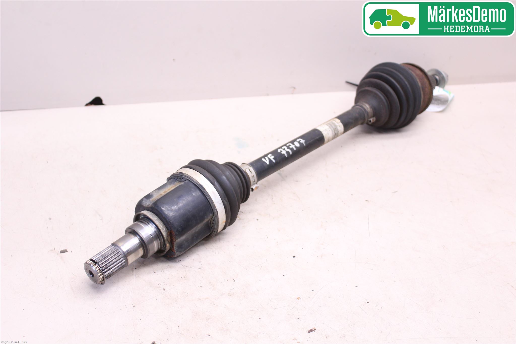 Suzuki SWIFT 11-16 Drivaksel Foran Kompl Venstre