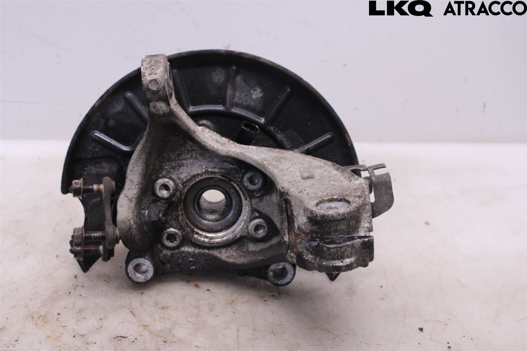 Volkswagen VW PASSAT 11-14 Spindel Vf