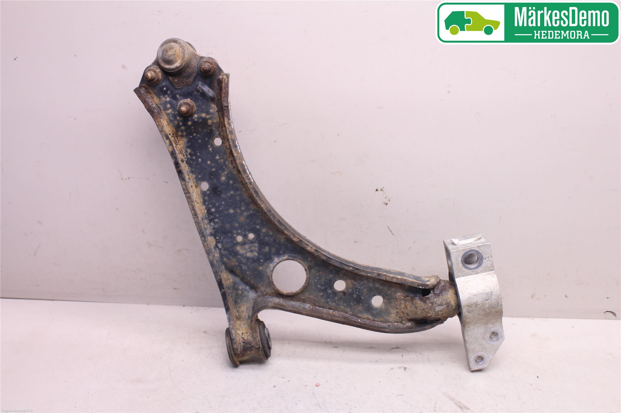 Volkswagen VW CADDY      04-10 Bærearm Foran Venstre Nedre