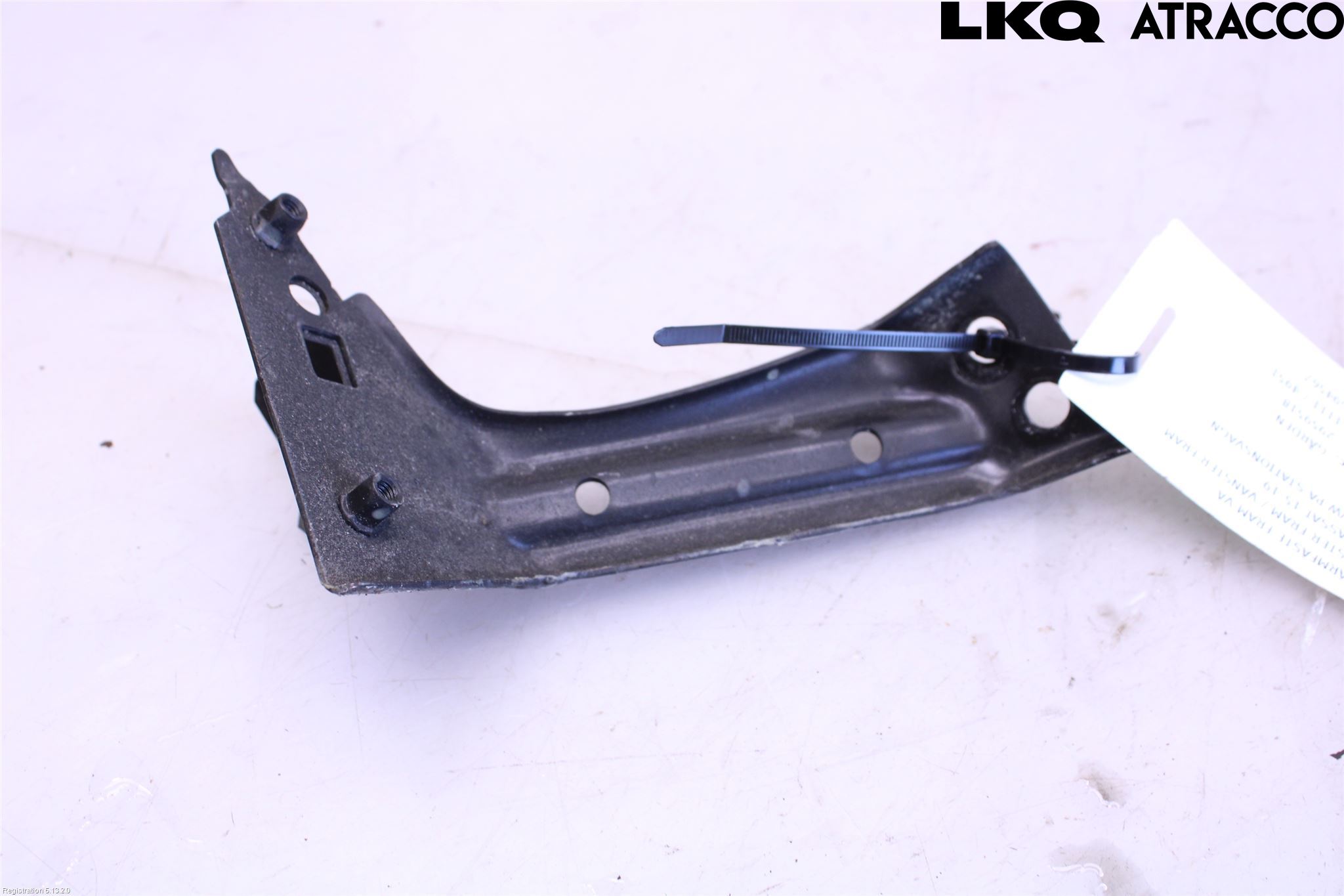Volkswagen VW PASSAT 15-19 Frontskjermfeste Venstre