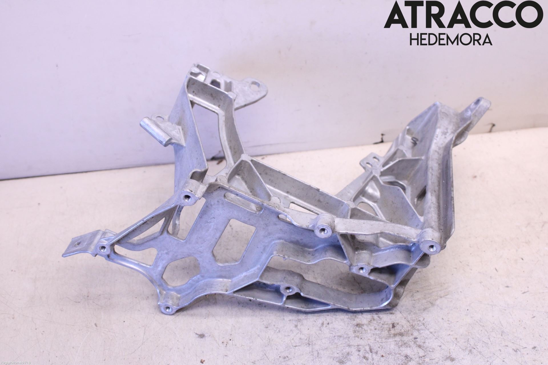Mercedes-Benz MB C-KLASS (W205) 14-21 Frontlykt Holder-Feste