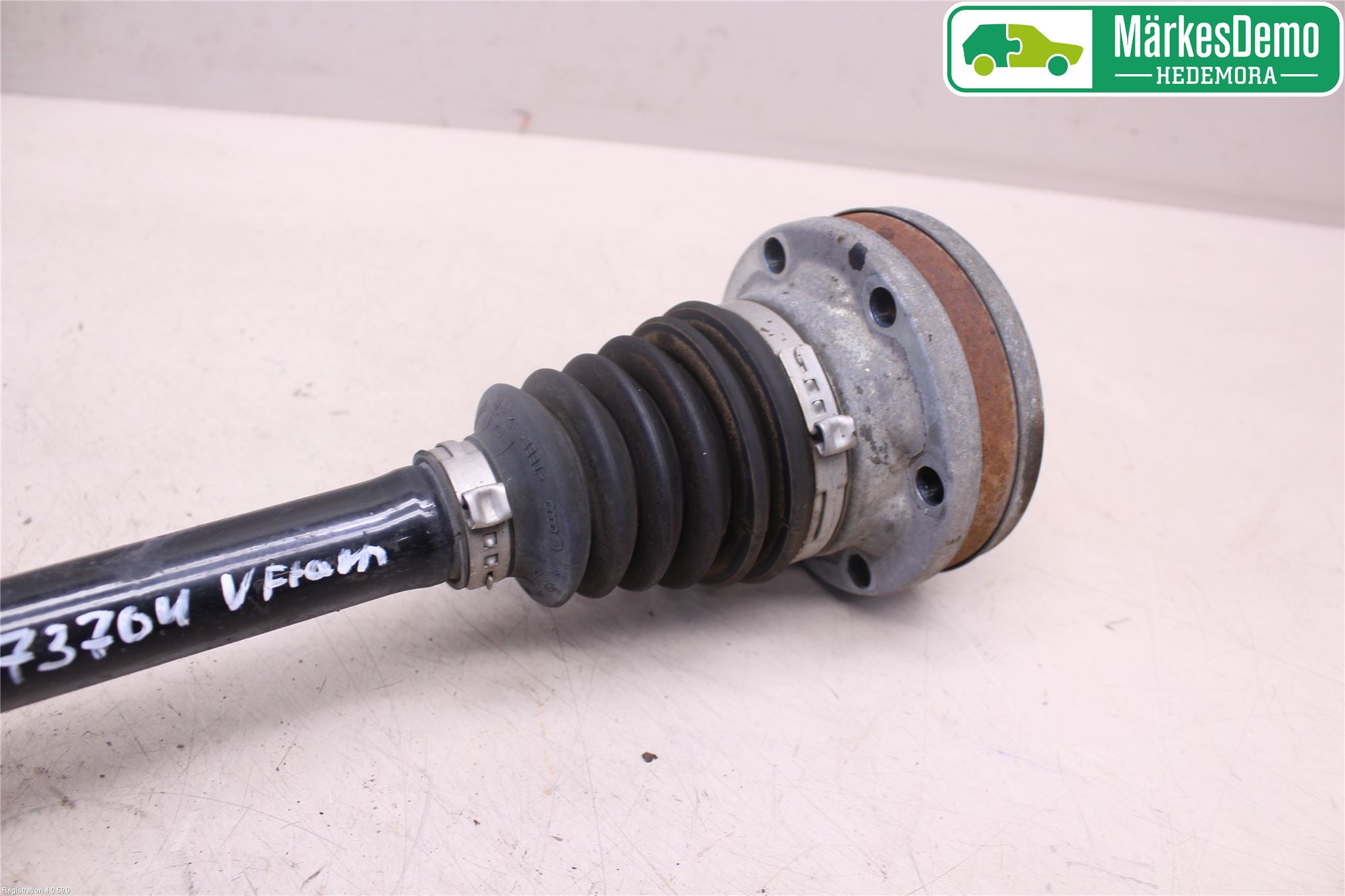 Volkswagen VW GOLF VI 09-13 Drivaksel Foran Kompl Venstre