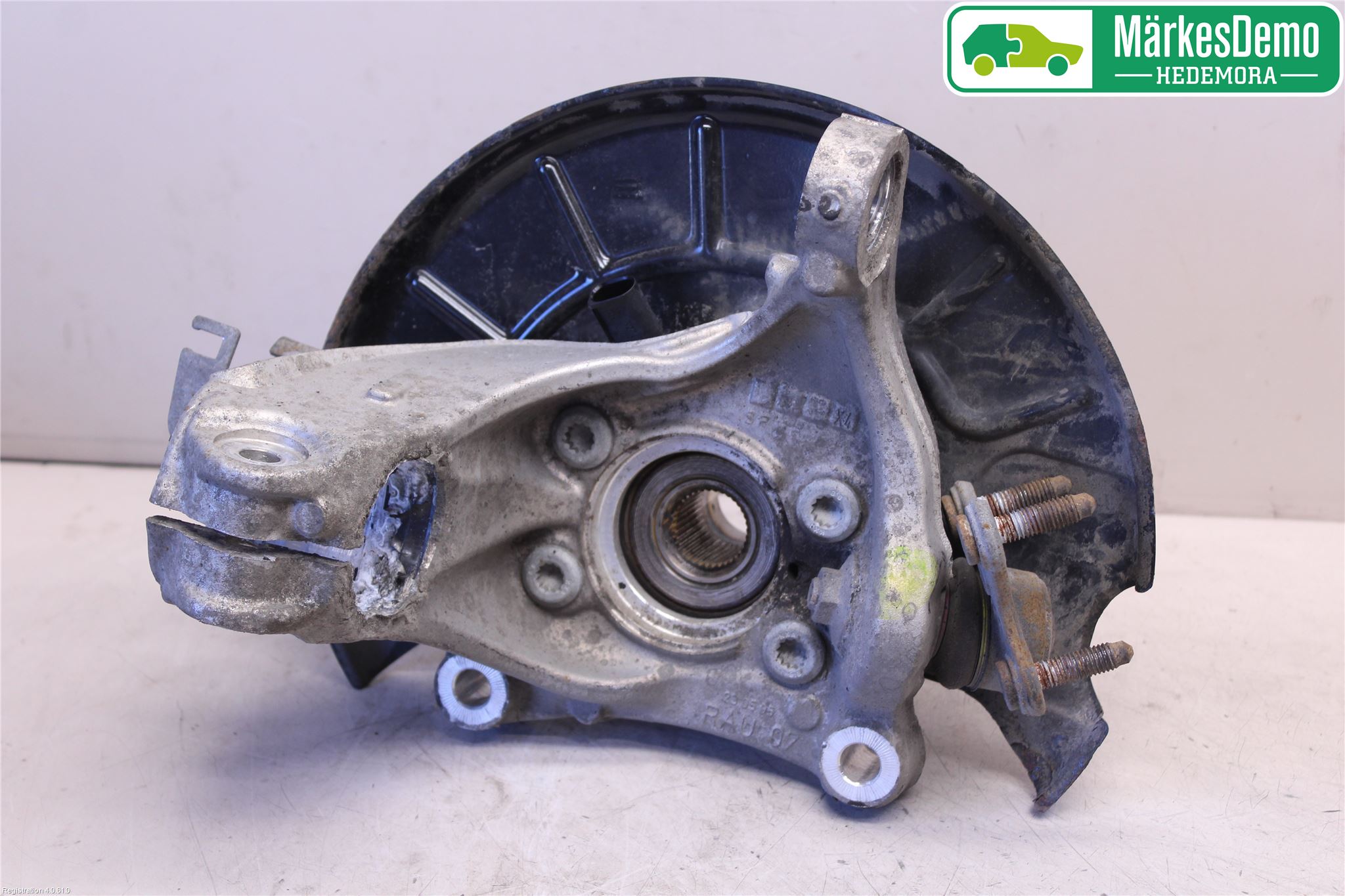 Volkswagen VW PASSAT 11-14 Spindel Hf