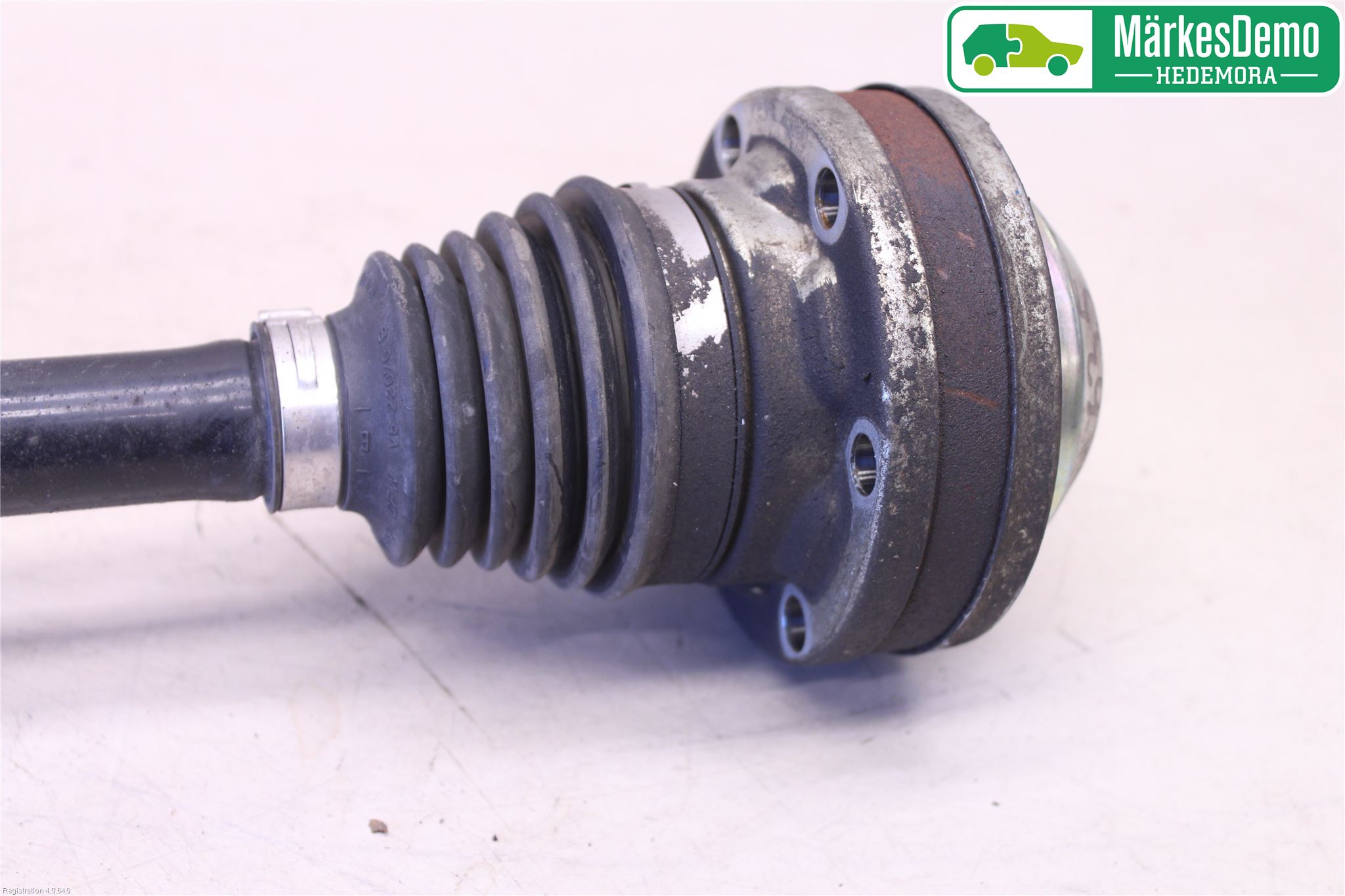 Volkswagen VW PASSAT 11-14 Drivaksel Foran Kompl Venstre