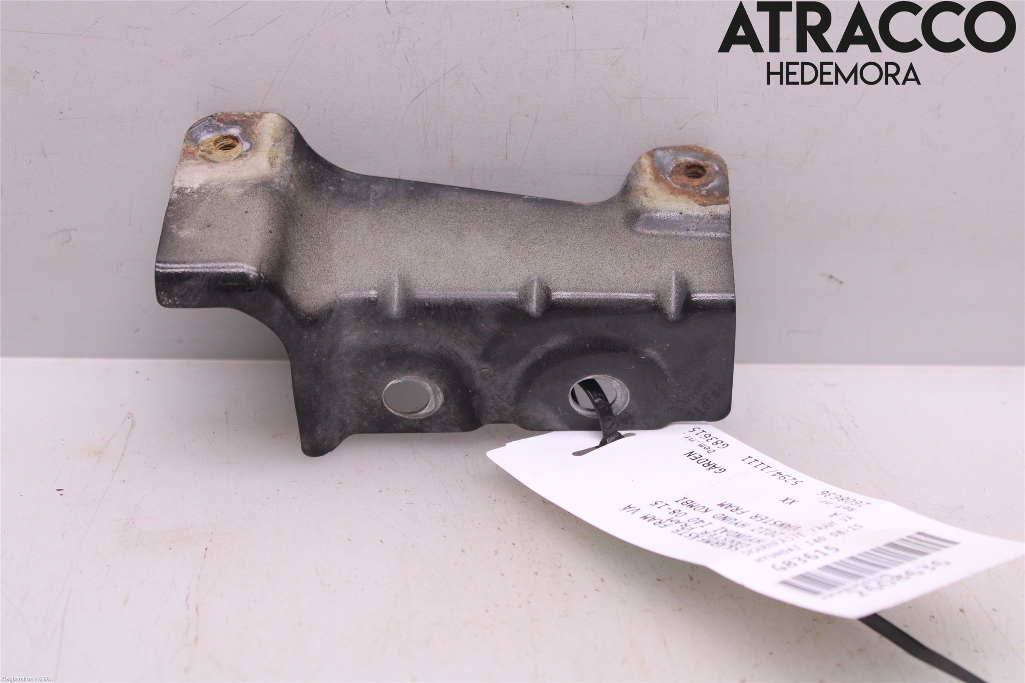 Hyundai i40 08-15 Frontskjermfeste Venstre